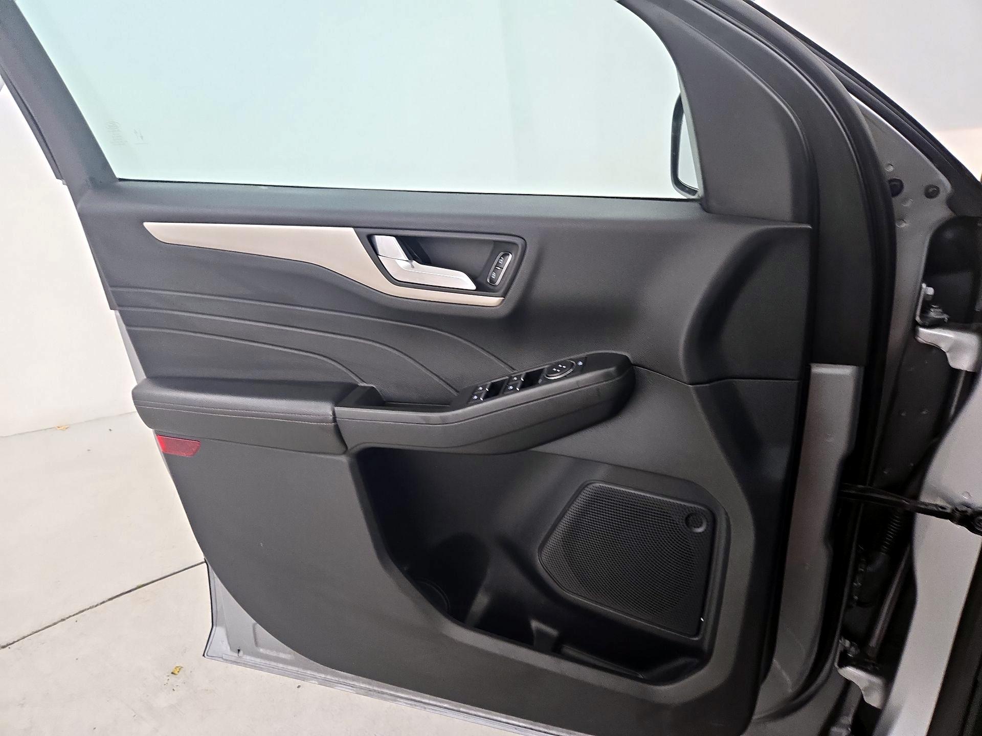 Thumbnail: 2021 Ford Escape - 12