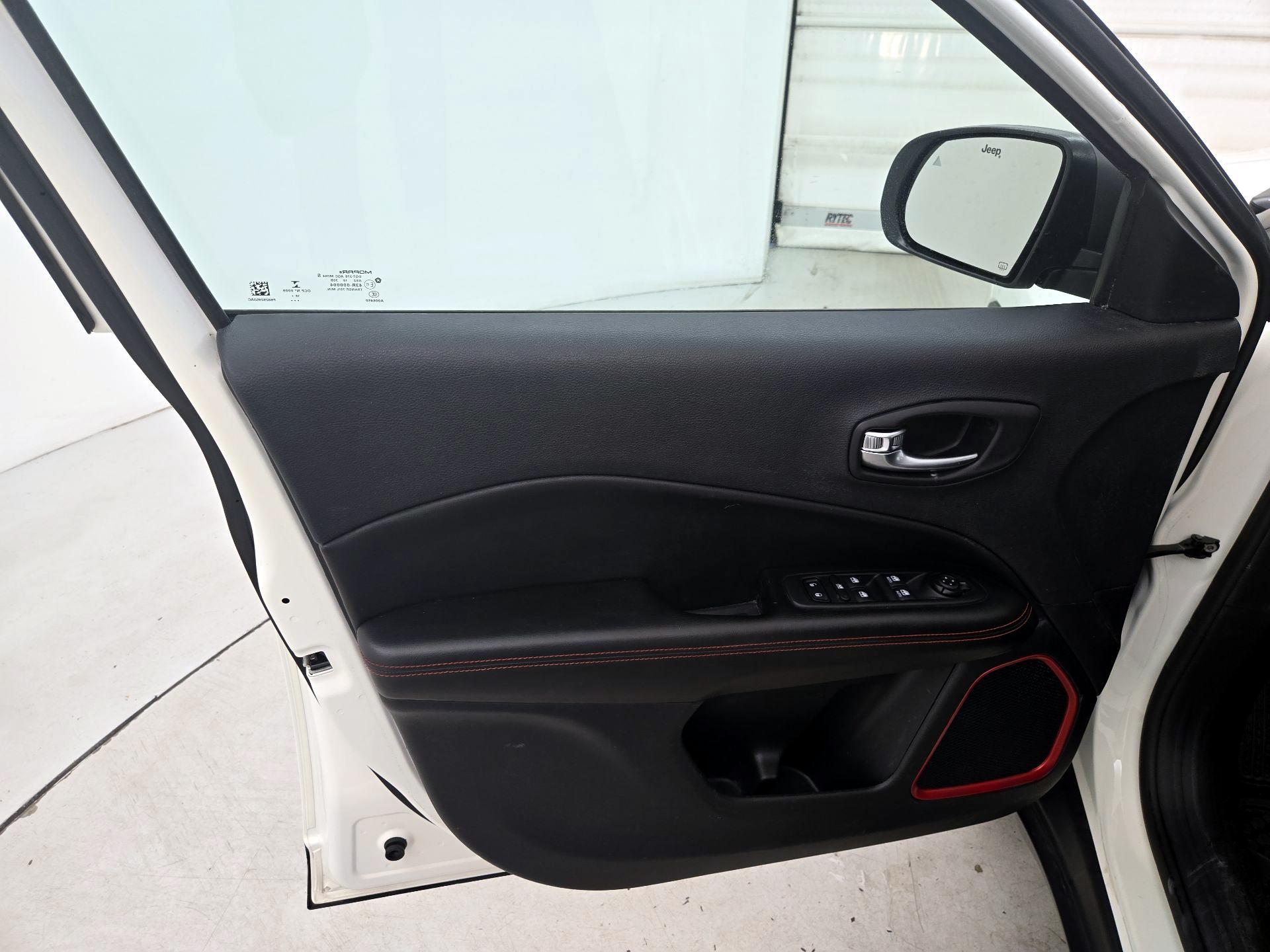 Thumbnail: 2019 Jeep Compass - 12