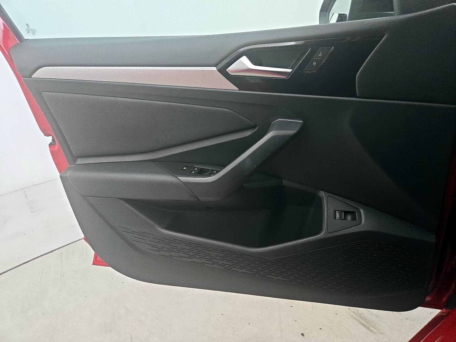 Thumbnail: 2019 Volkswagen Jetta - 12