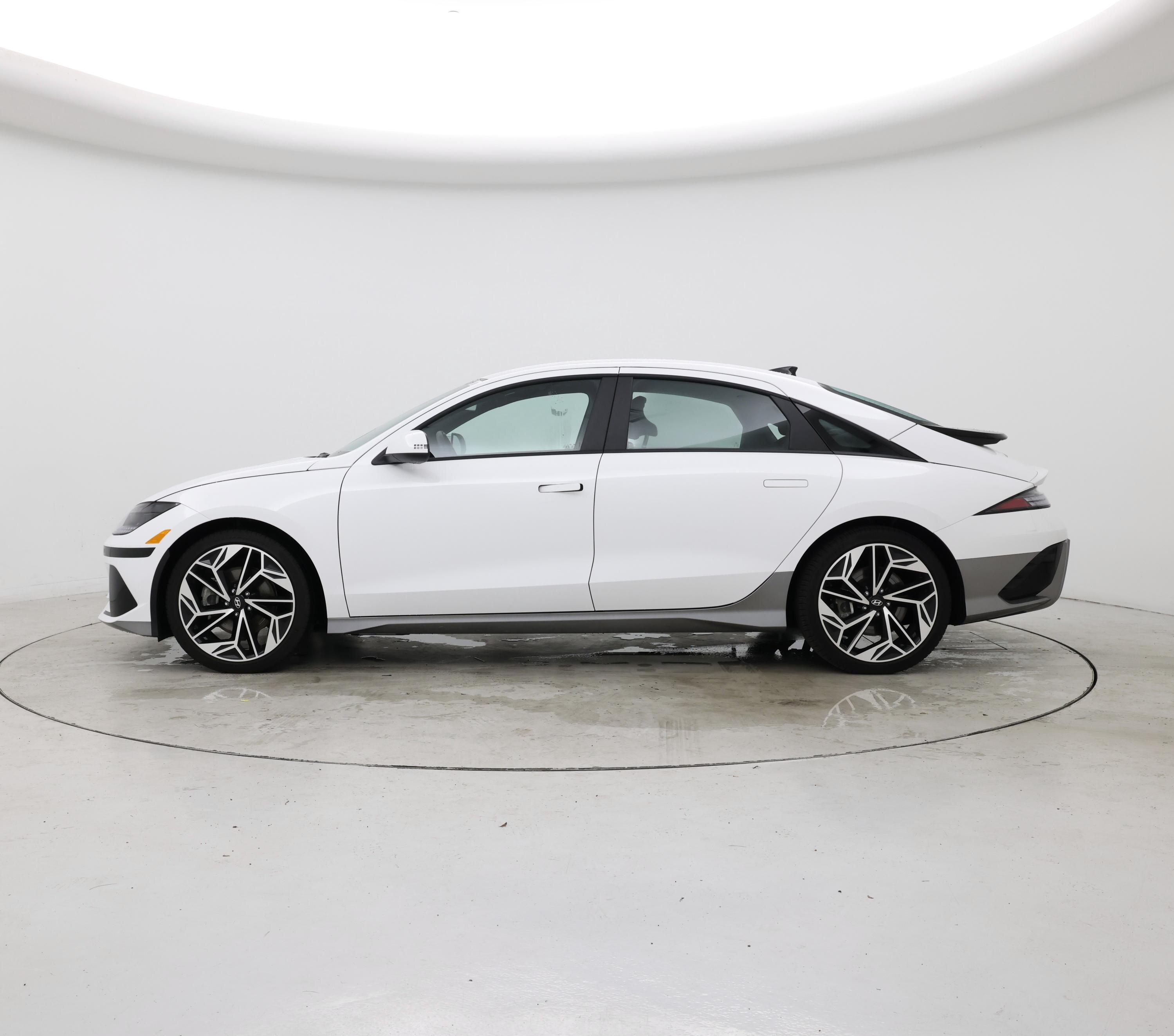 Thumbnail: 2024 Hyundai Ioniq 6 - 3