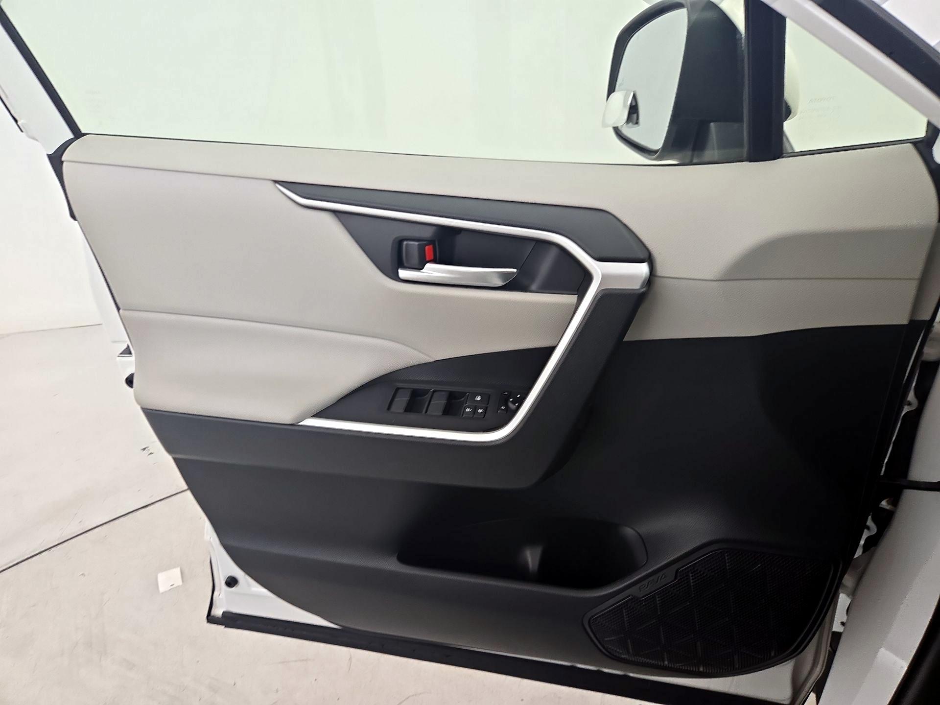 Thumbnail: 2019 Toyota RAV4 - 12
