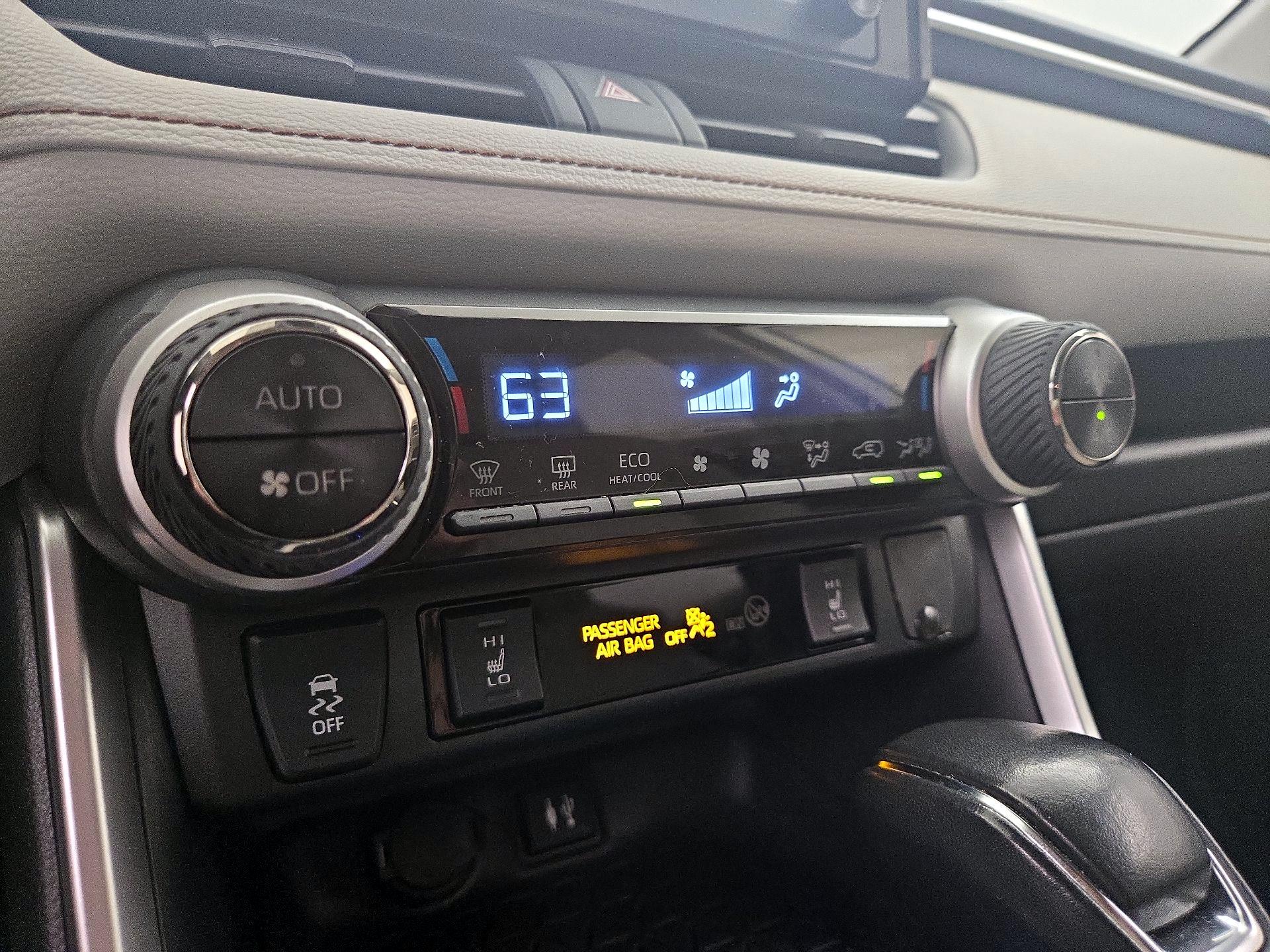 Thumbnail: 2019 Toyota RAV4 - 16