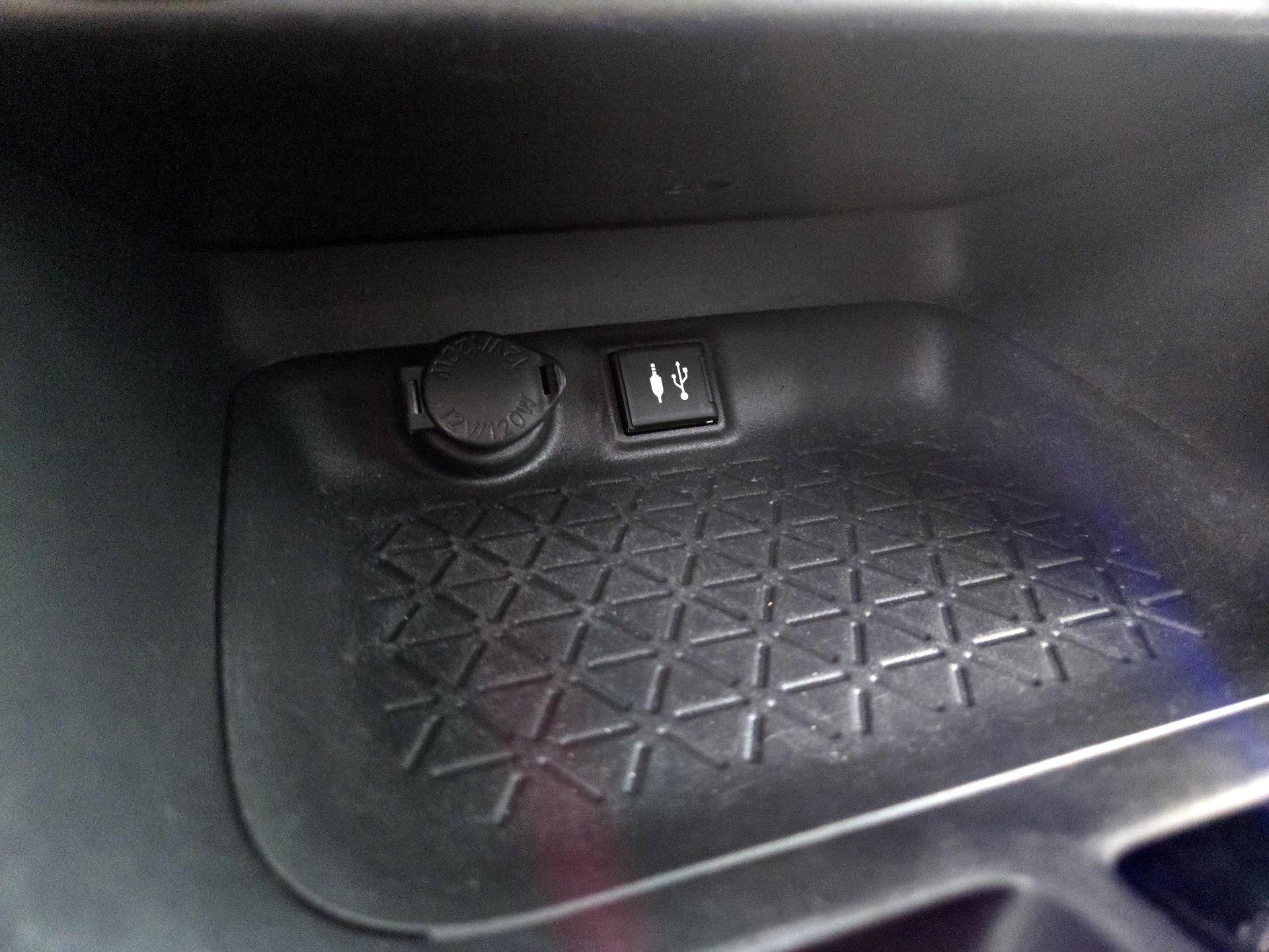 Thumbnail: 2019 Toyota RAV4 - 18