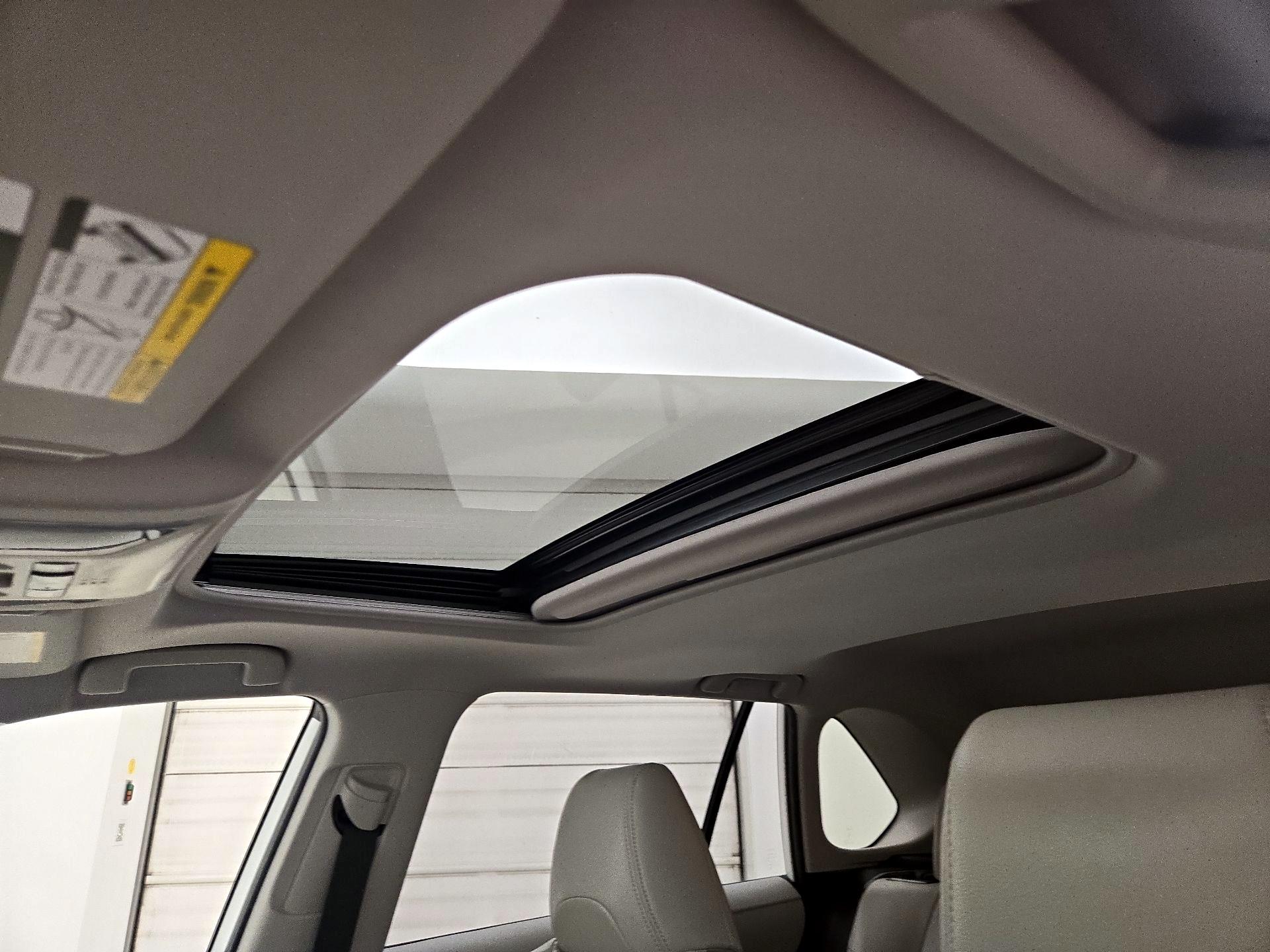 Thumbnail: 2019 Toyota RAV4 - 19