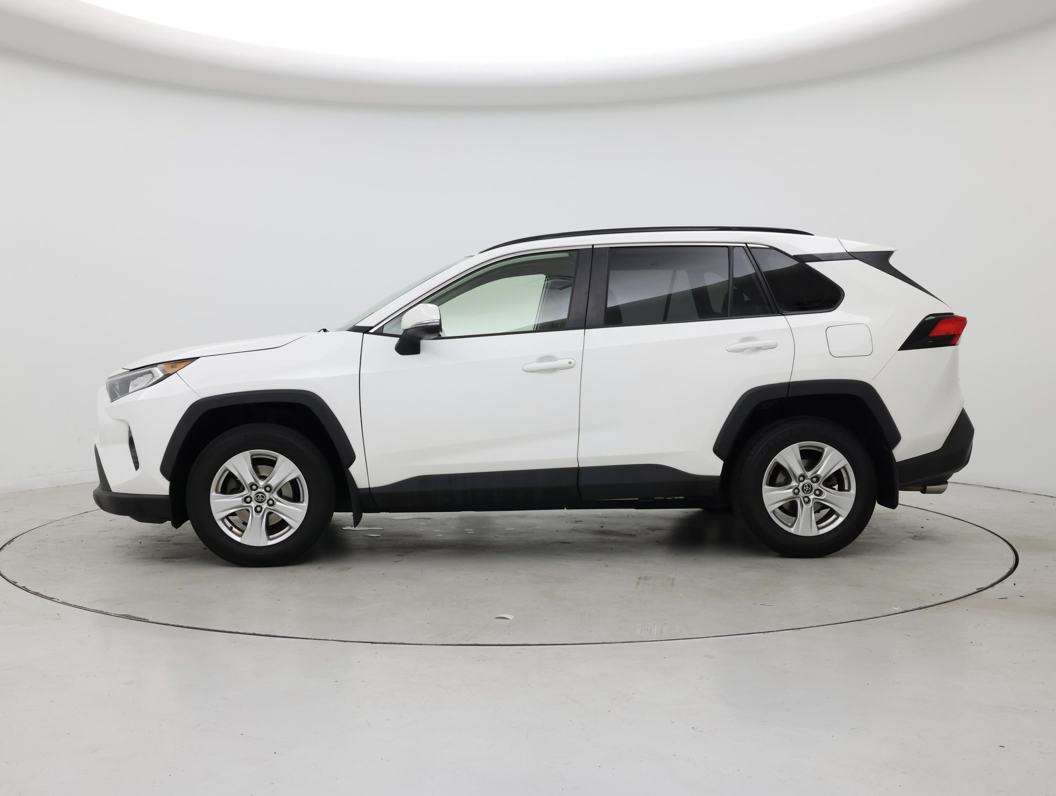 Thumbnail: 2019 Toyota RAV4 - 3