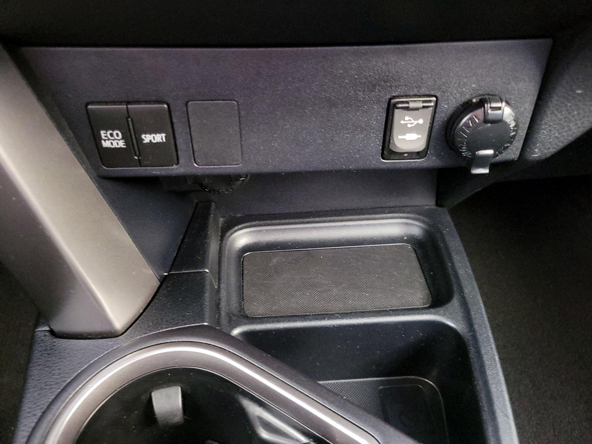Thumbnail: 2017 Toyota RAV4 - 18
