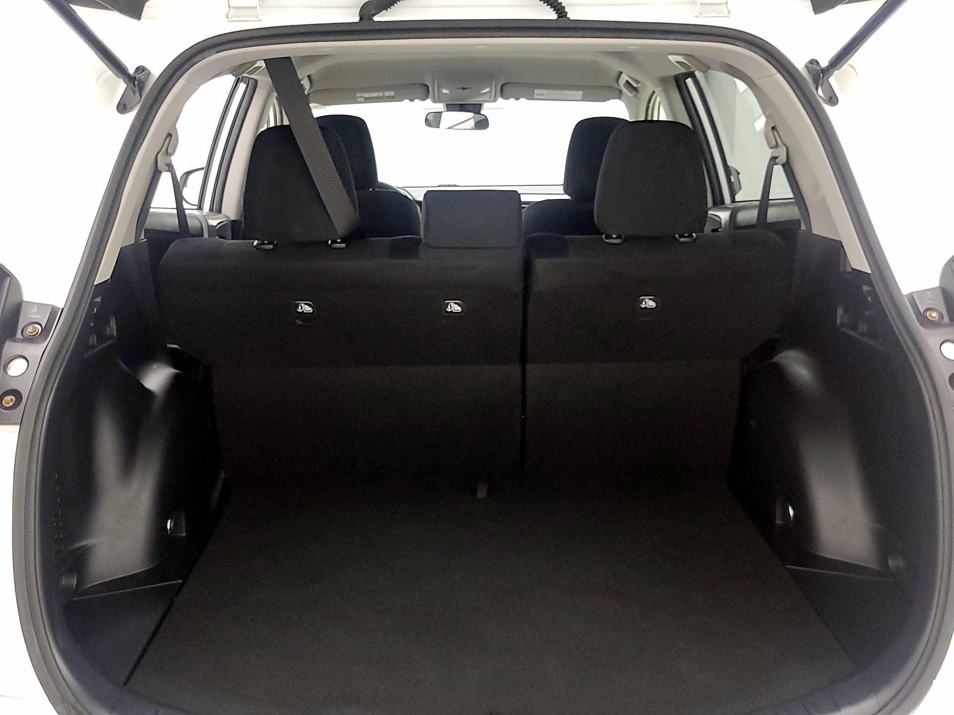 Thumbnail: 2017 Toyota RAV4 - 20