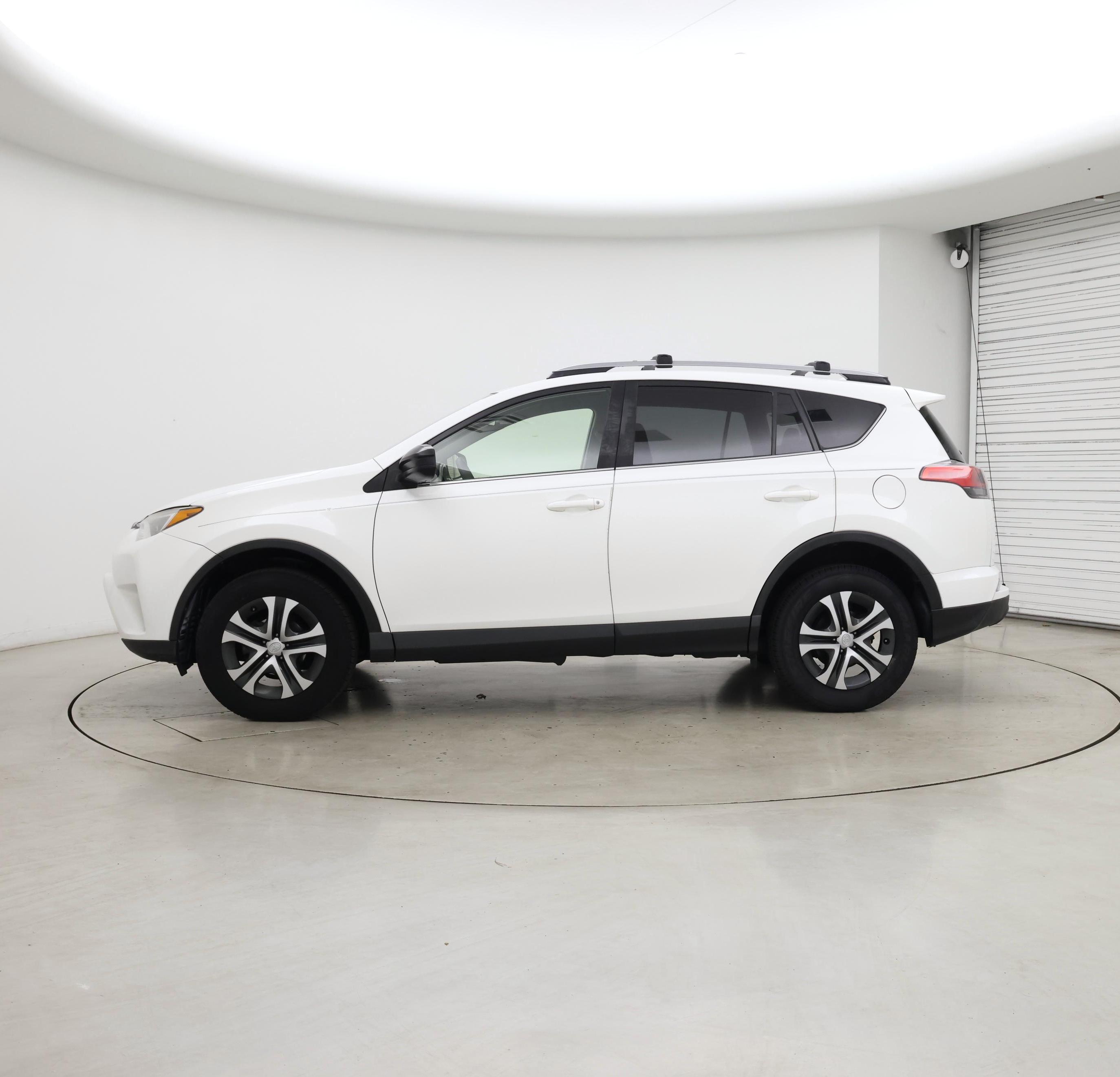 Thumbnail: 2017 Toyota RAV4 - 3