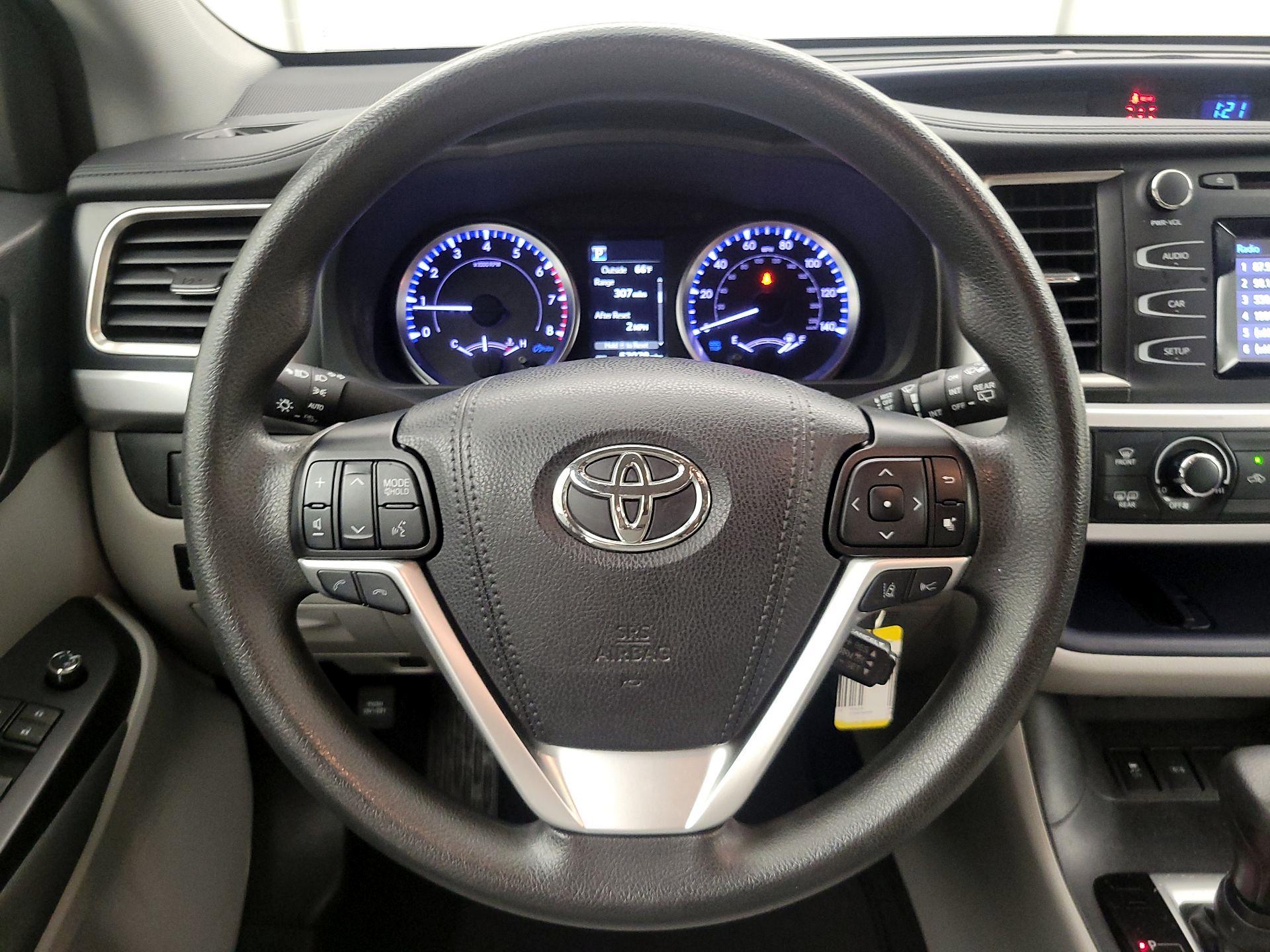 Thumbnail: 2019 Toyota Highlander - 10