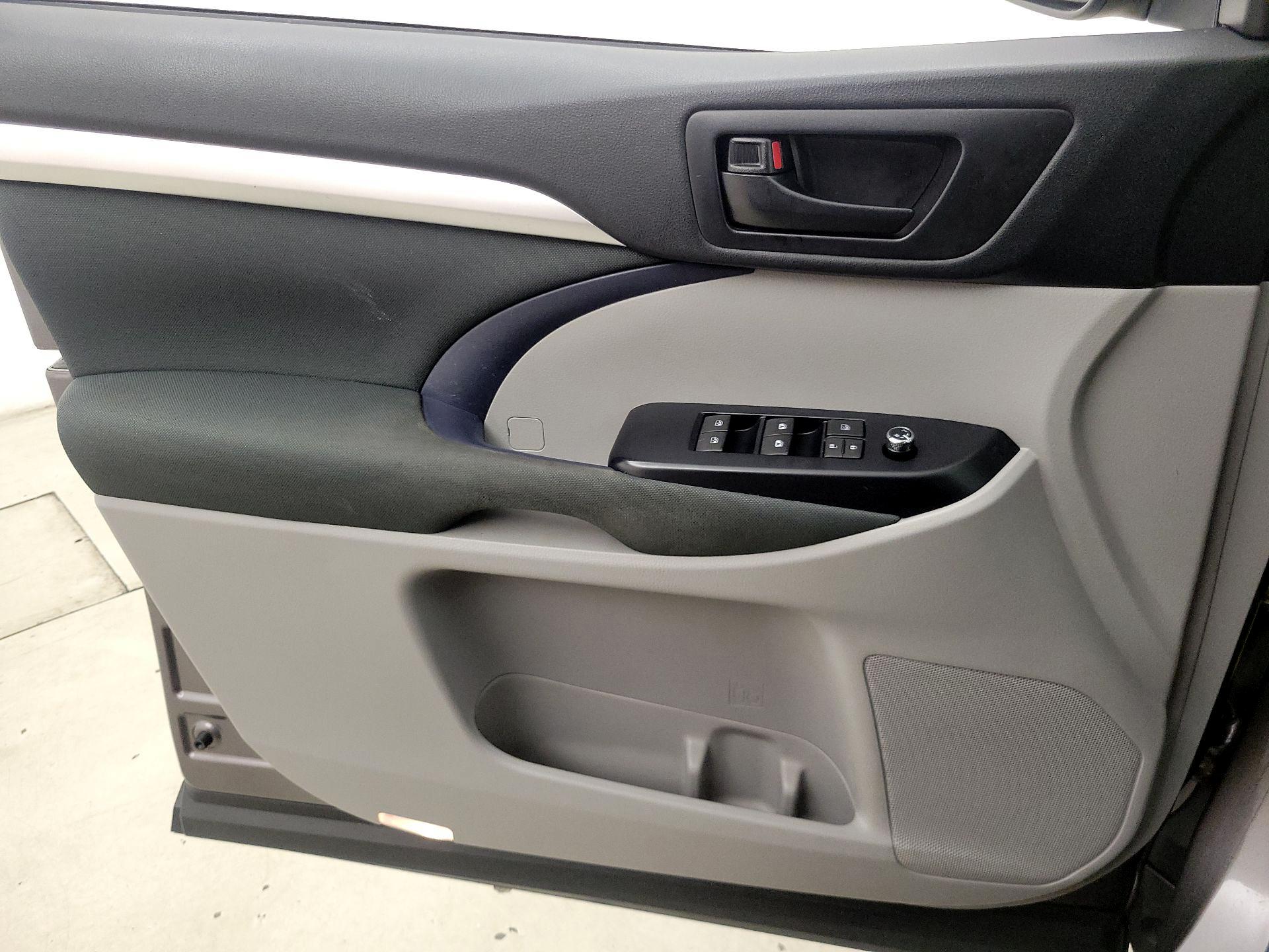 Thumbnail: 2019 Toyota Highlander - 12