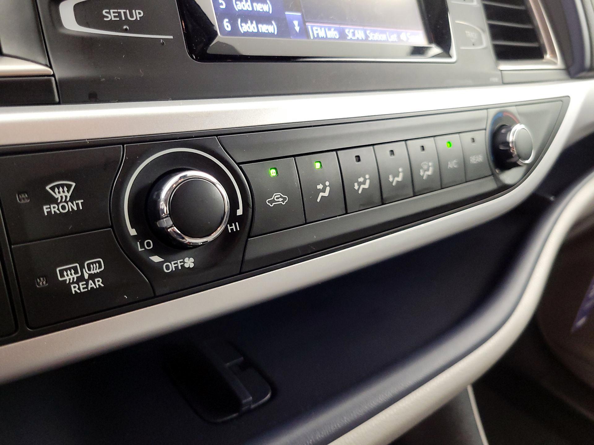 Thumbnail: 2019 Toyota Highlander - 16