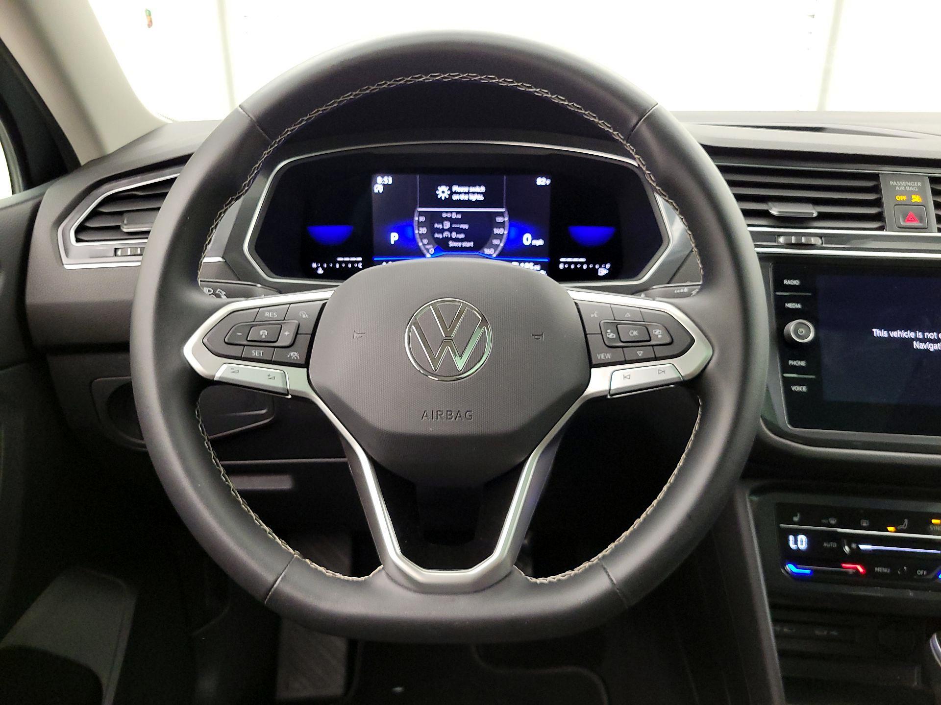 Thumbnail: 2023 Volkswagen Tiguan - 10
