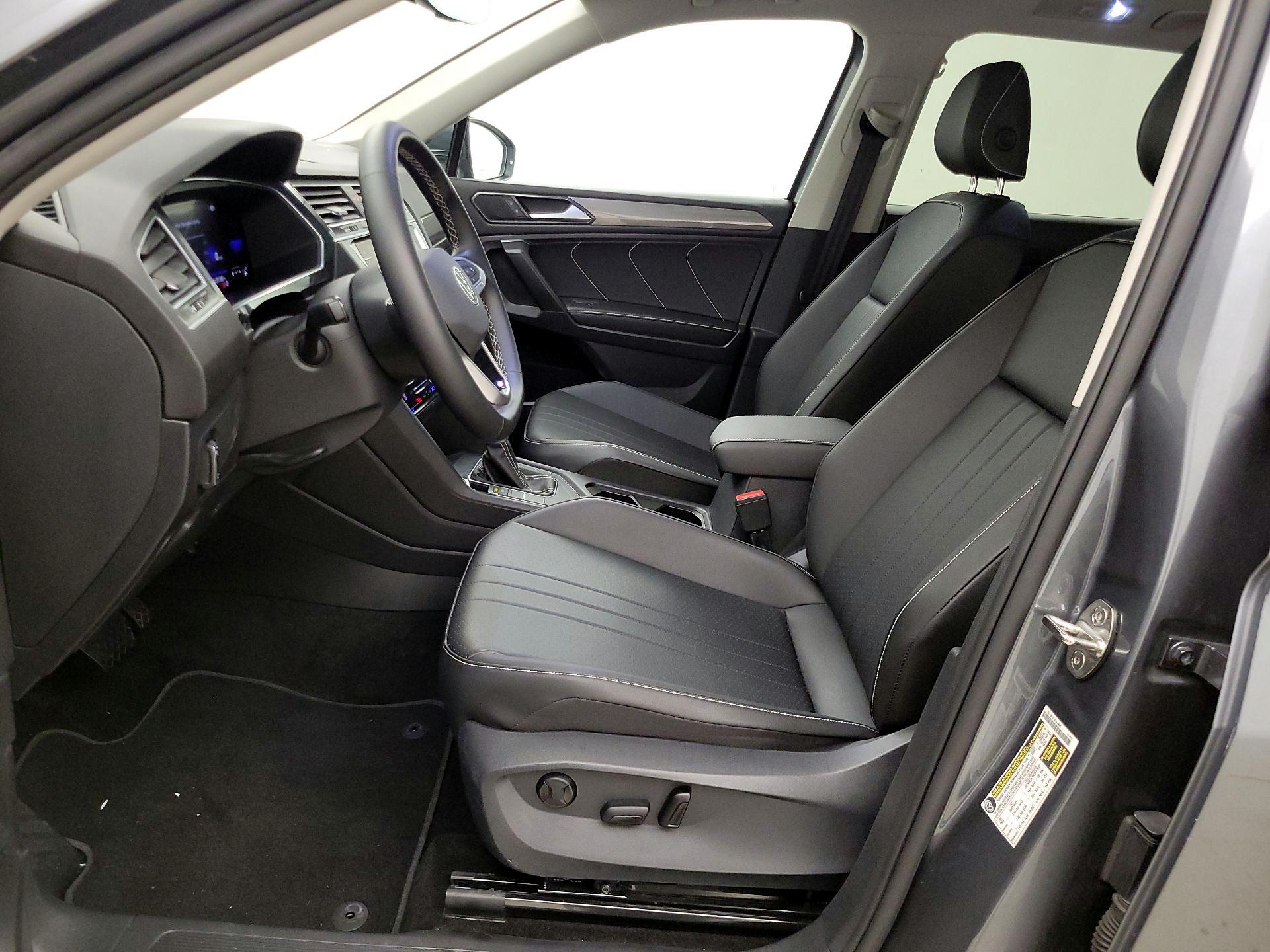 Thumbnail: 2023 Volkswagen Tiguan - 11