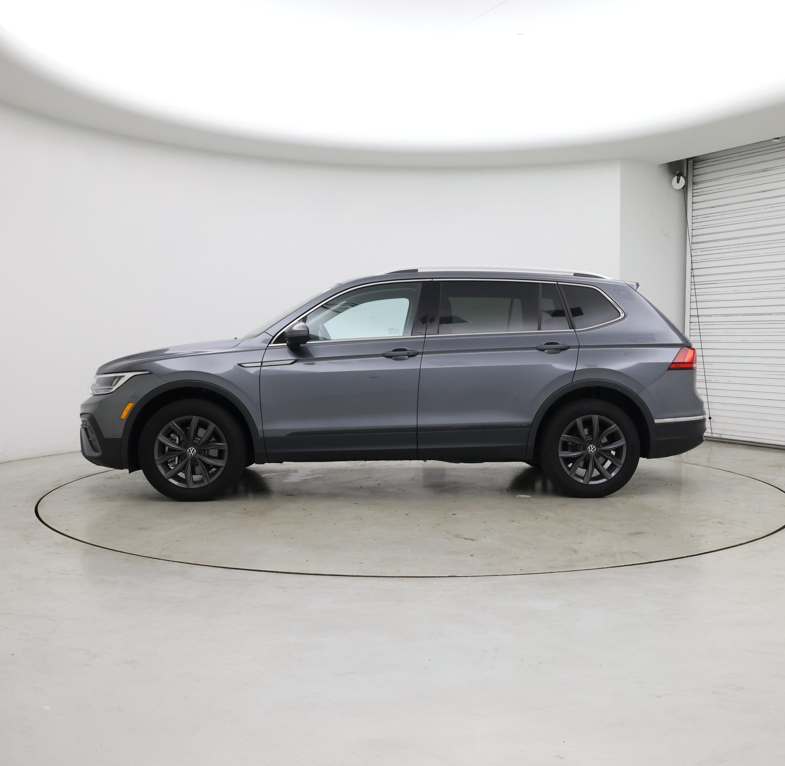 Thumbnail: 2023 Volkswagen Tiguan - 3