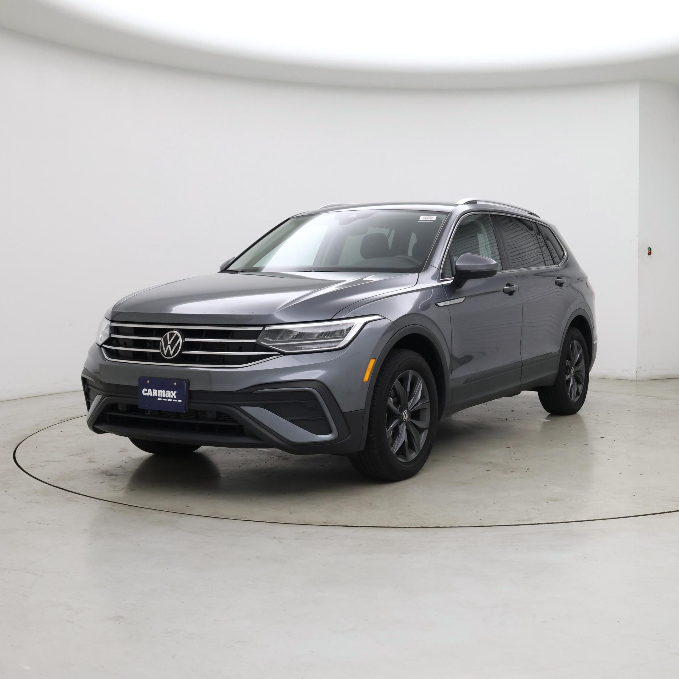 Thumbnail: 2023 Volkswagen Tiguan - 4