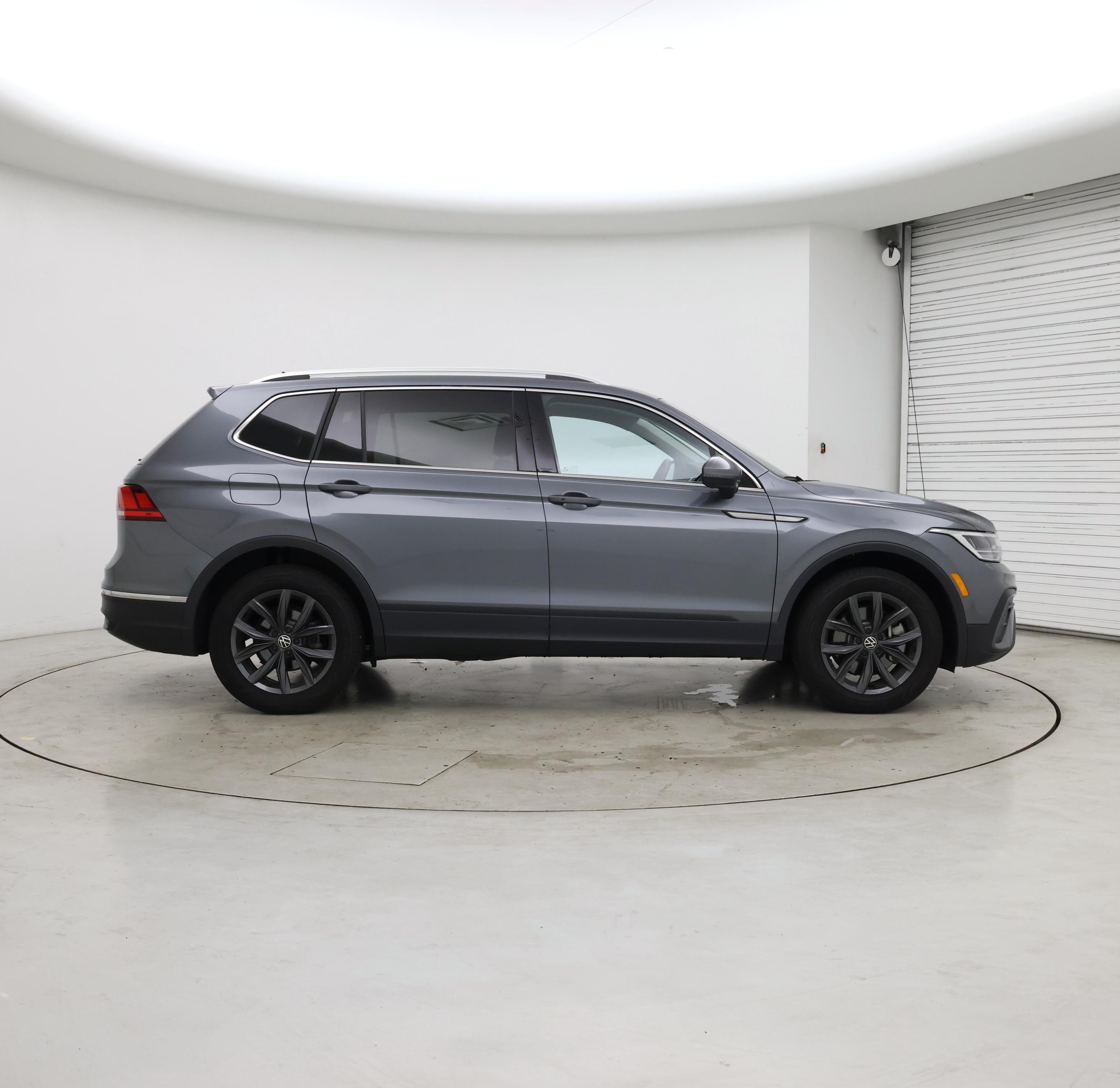 Thumbnail: 2023 Volkswagen Tiguan - 7