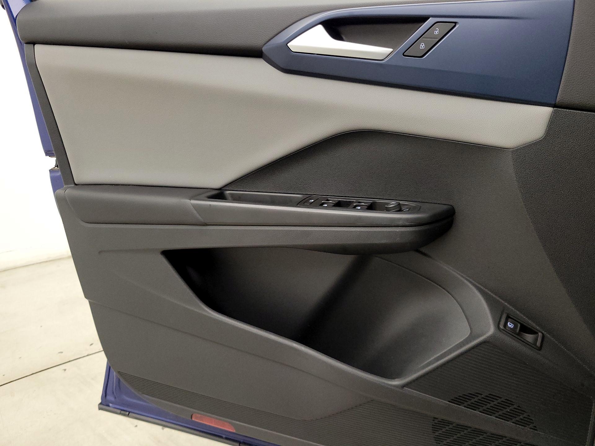 Thumbnail: 2022 Volkswagen Taos - 12