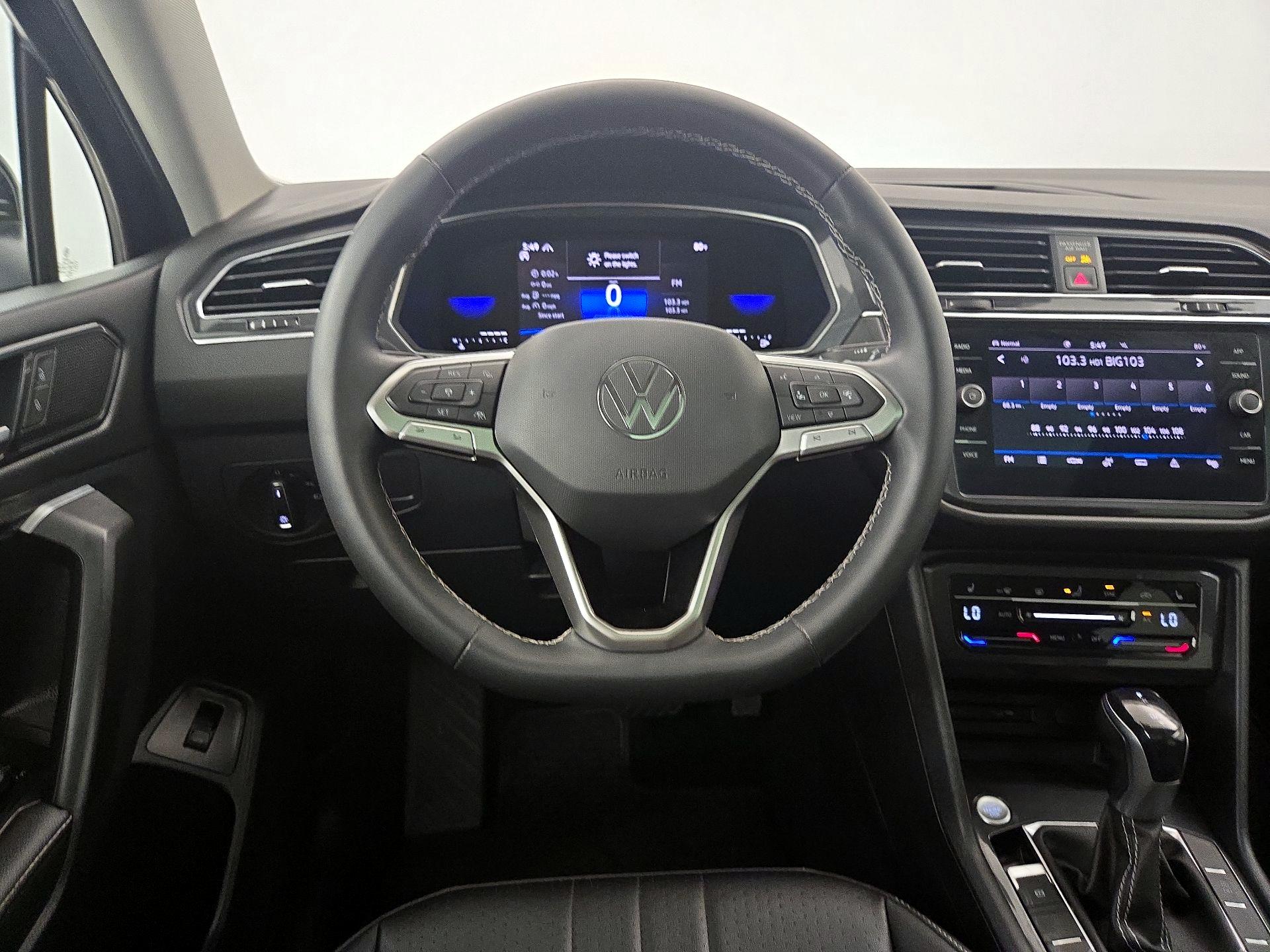 Thumbnail: 2022 Volkswagen Tiguan - 10