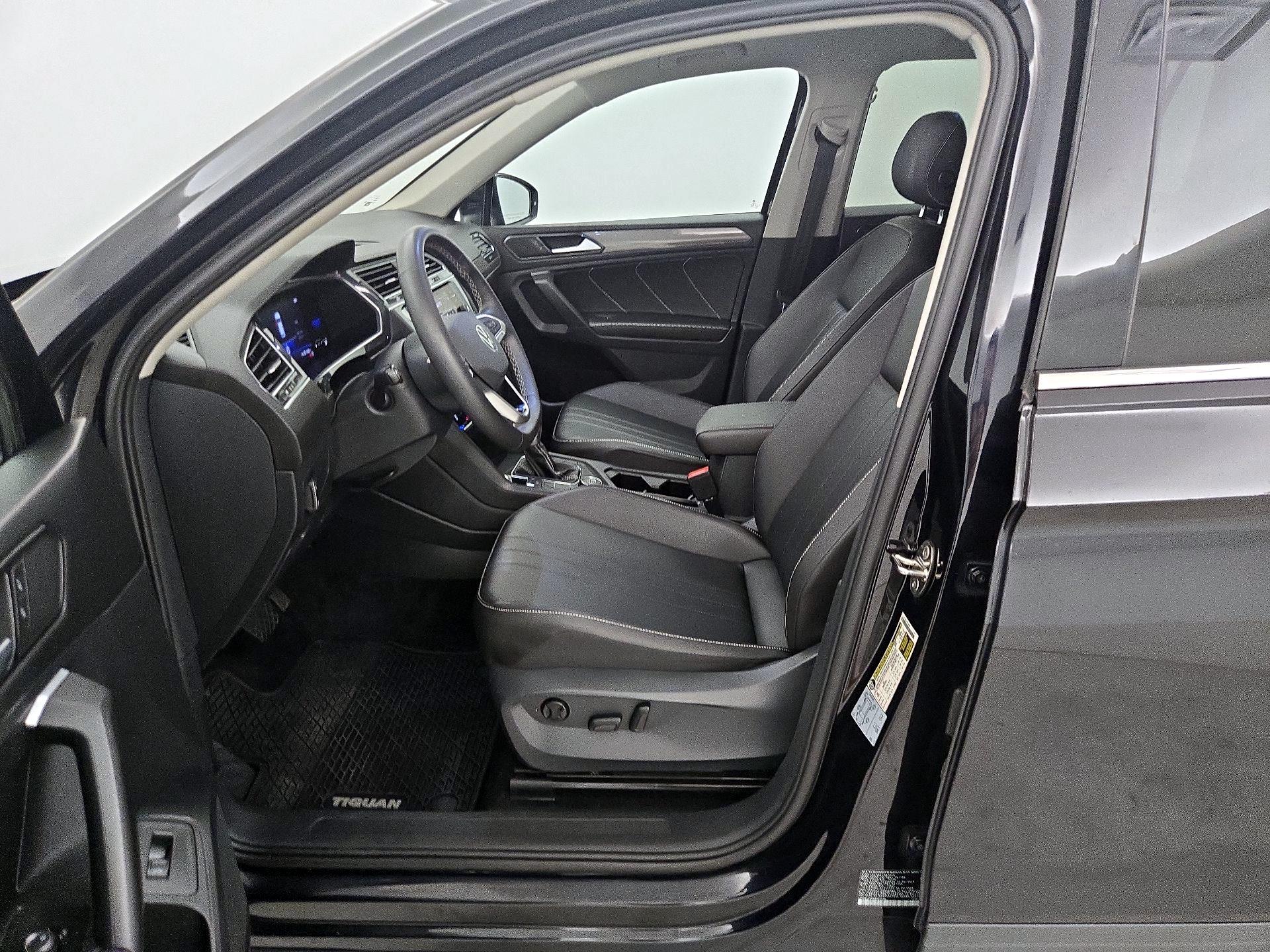 Thumbnail: 2022 Volkswagen Tiguan - 11