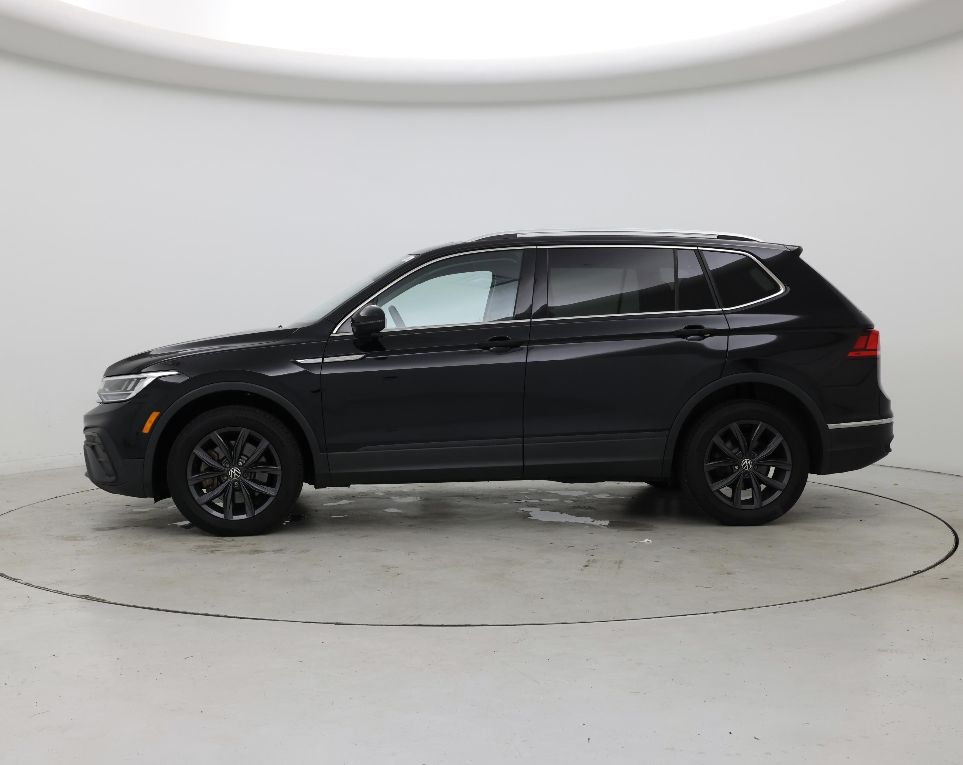 Thumbnail: 2022 Volkswagen Tiguan - 3