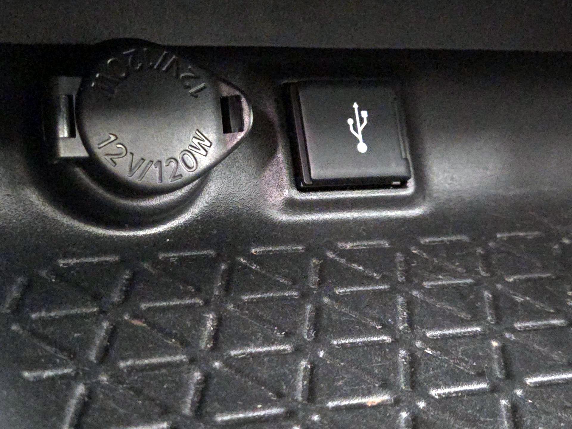 Thumbnail: 2021 Toyota RAV4 - 18