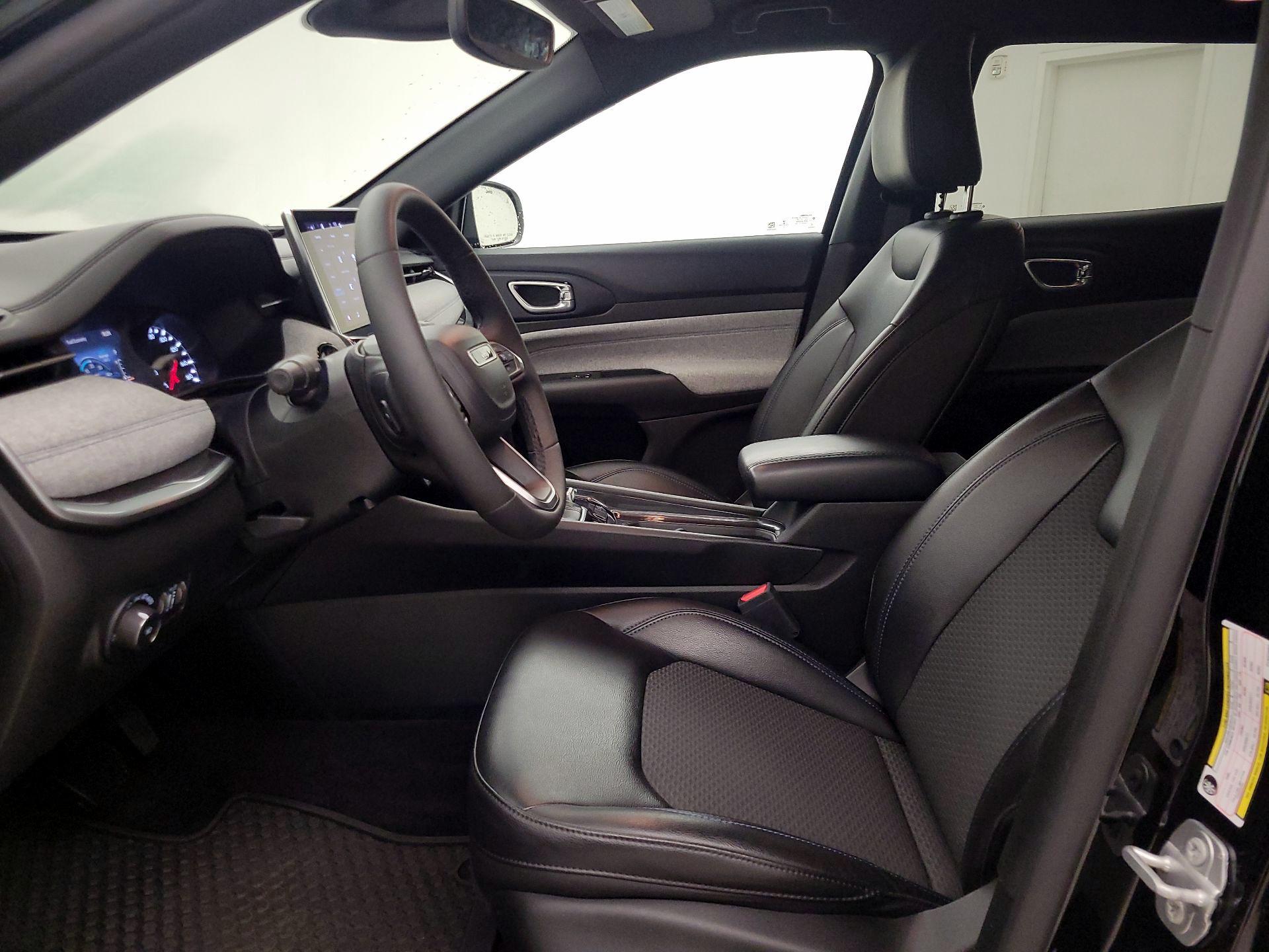 Thumbnail: 2023 Jeep Compass - 11