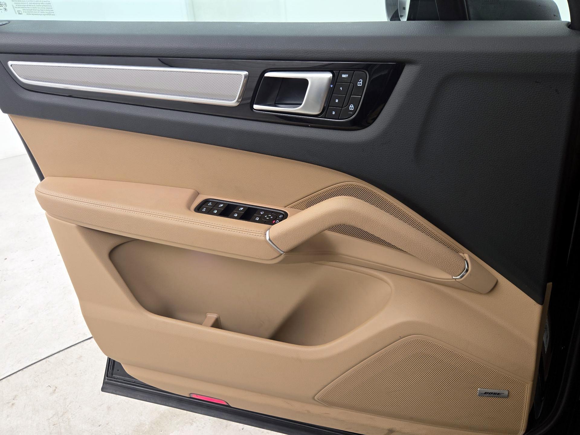 Thumbnail: 2023 Porsche Cayenne - 12
