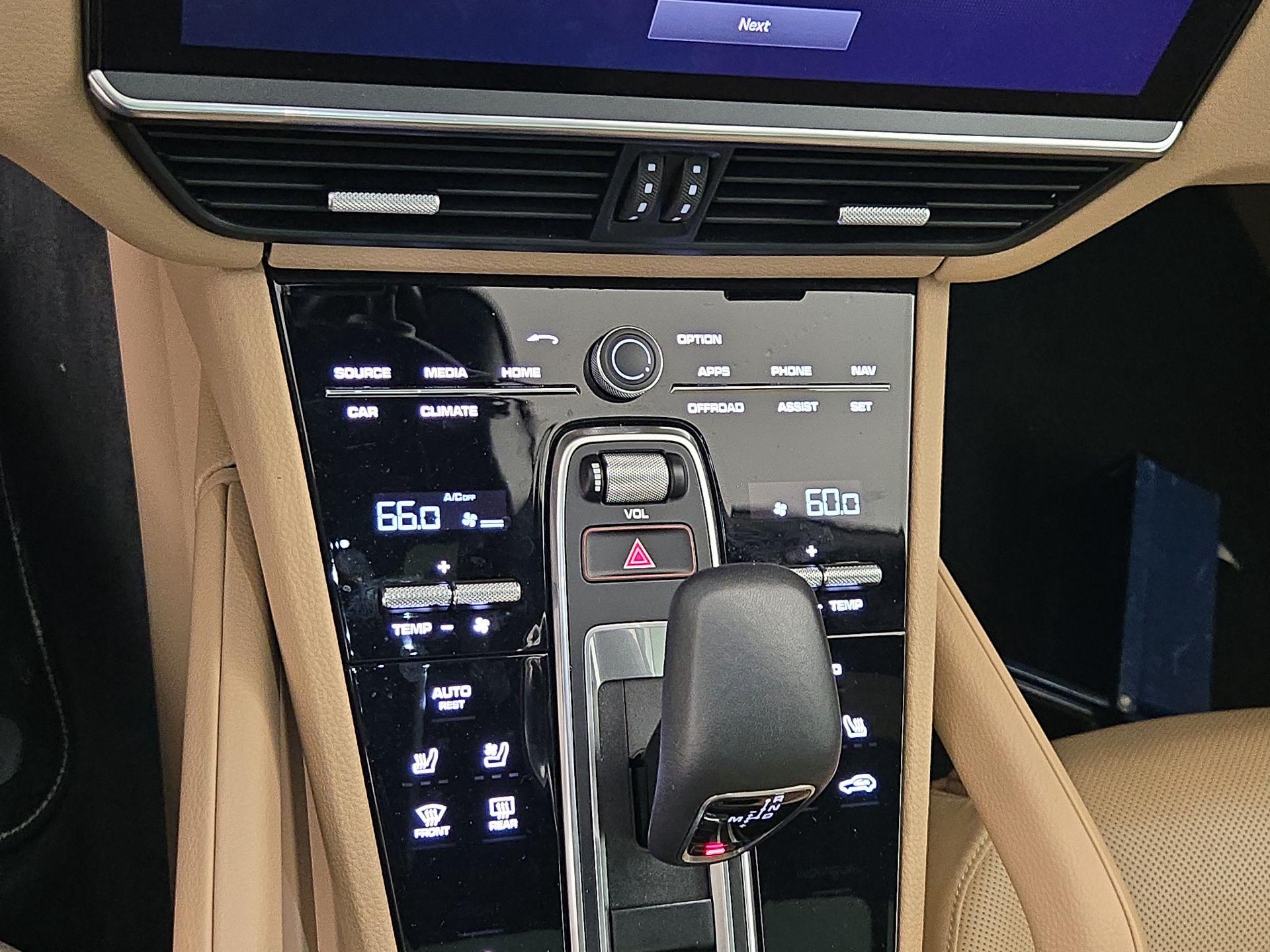 Thumbnail: 2023 Porsche Cayenne - 17