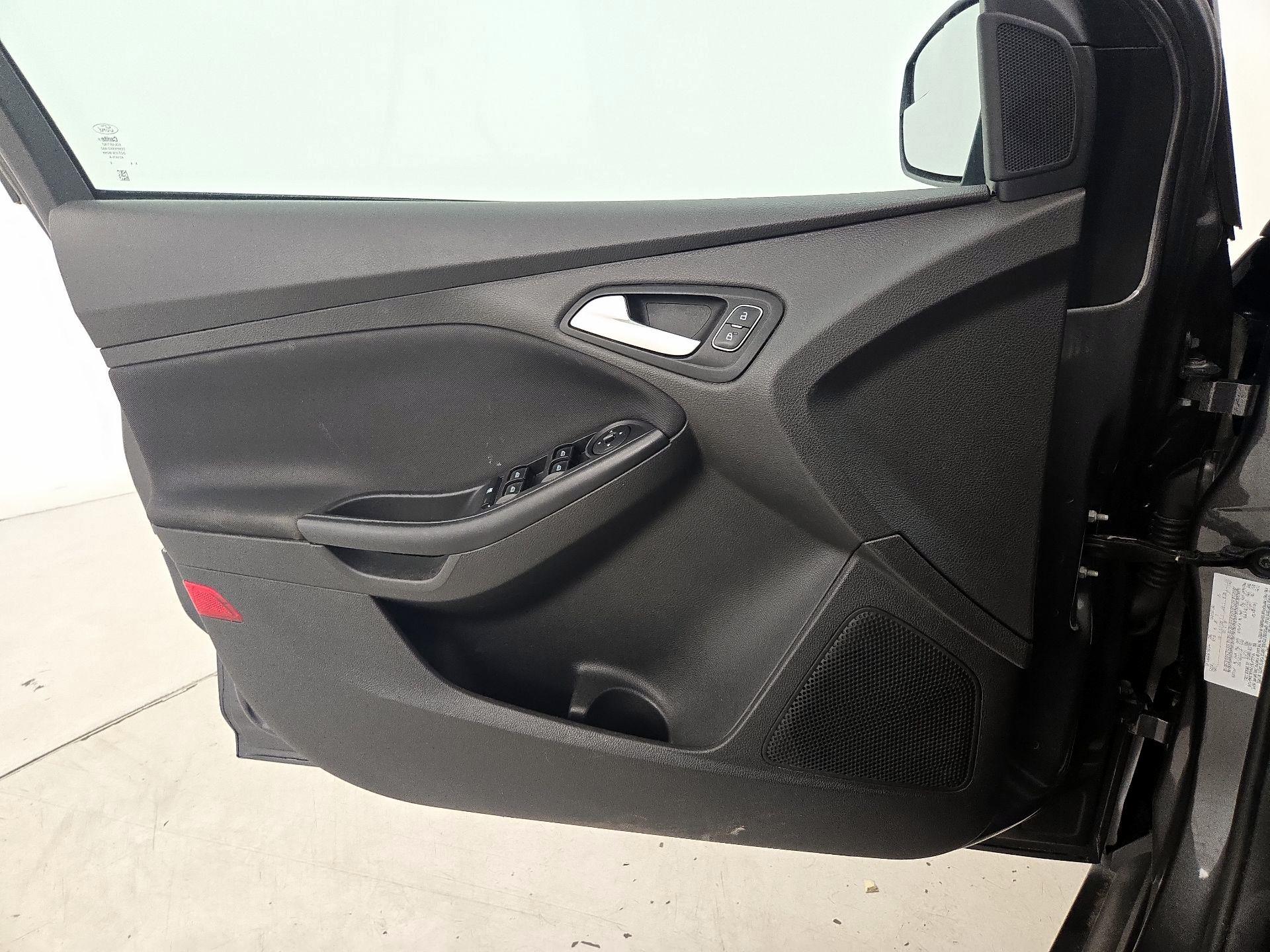 Thumbnail: 2016 Ford Focus - 12