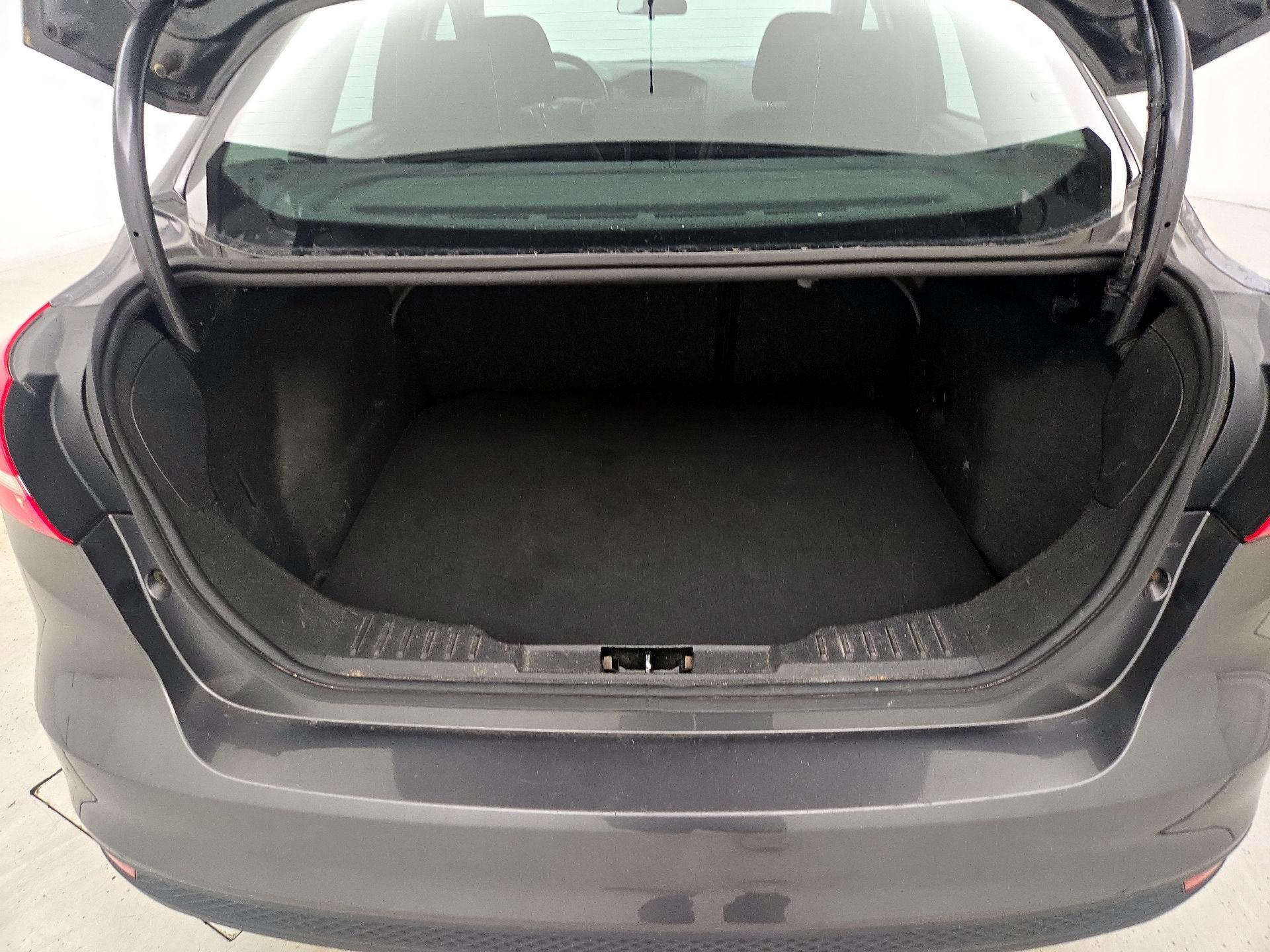 Thumbnail: 2016 Ford Focus - 20