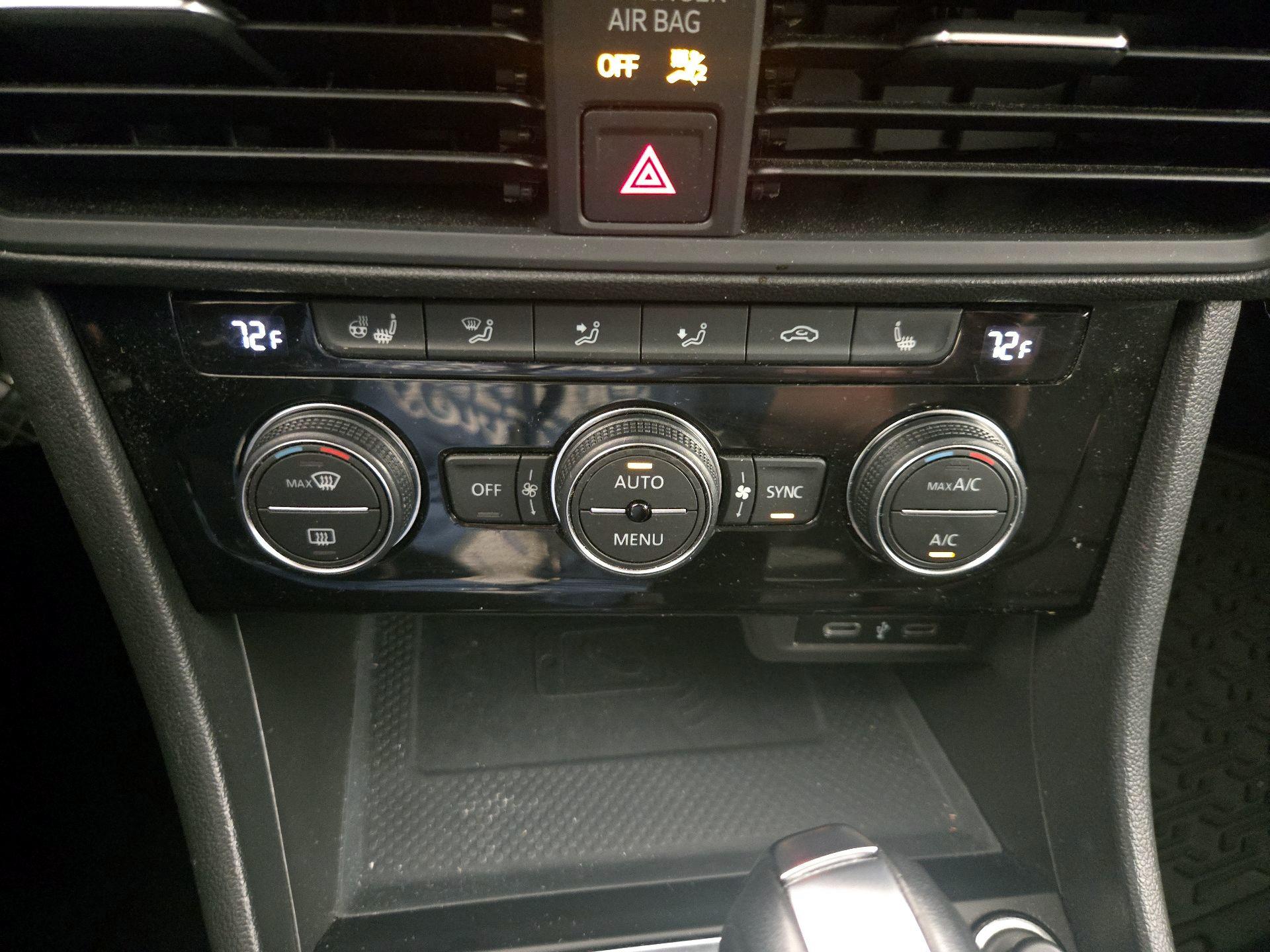 Thumbnail: 2021 Volkswagen Jetta - 16