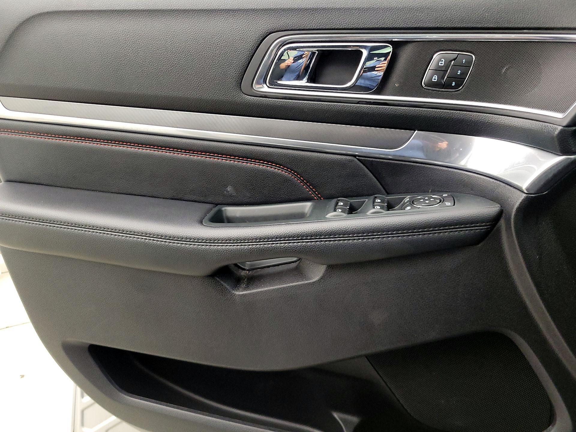 Thumbnail: 2019 Ford Explorer - 12