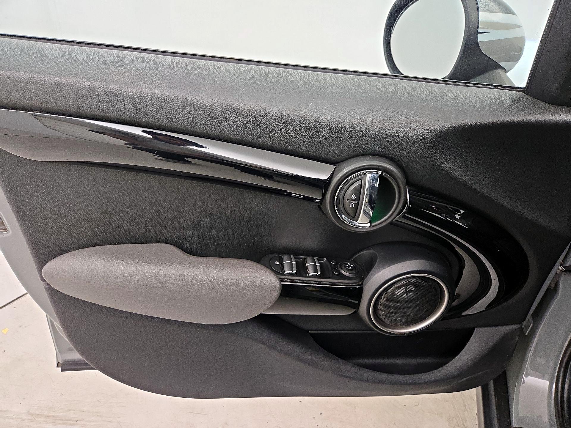 Thumbnail: 2015 MINI Cooper Hardtop - 12