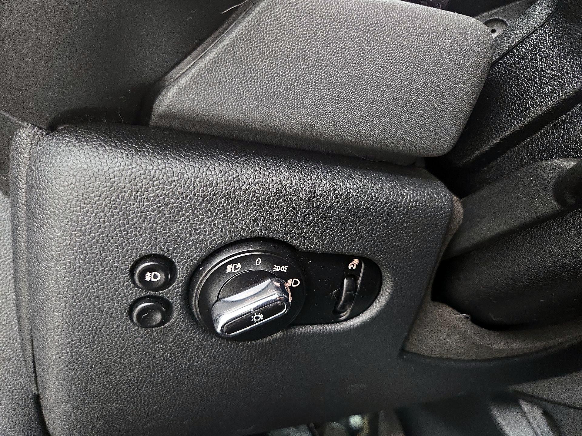 Thumbnail: 2015 MINI Cooper Hardtop - 13