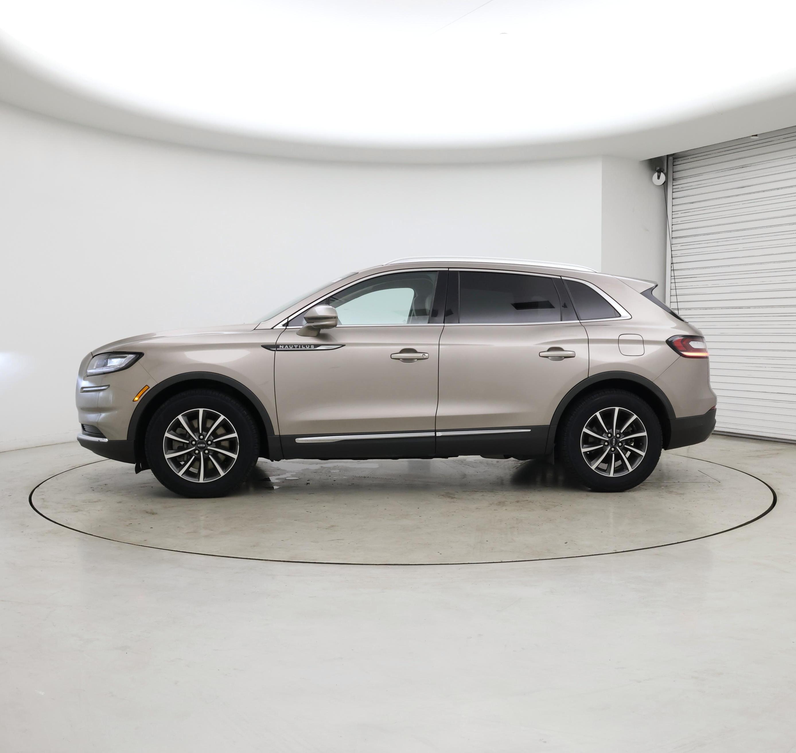Thumbnail: 2021 Lincoln Nautilus - 3