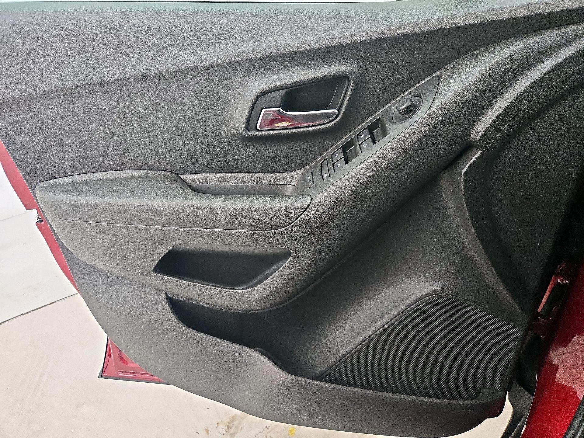 Thumbnail: 2020 Chevrolet Trax - 12