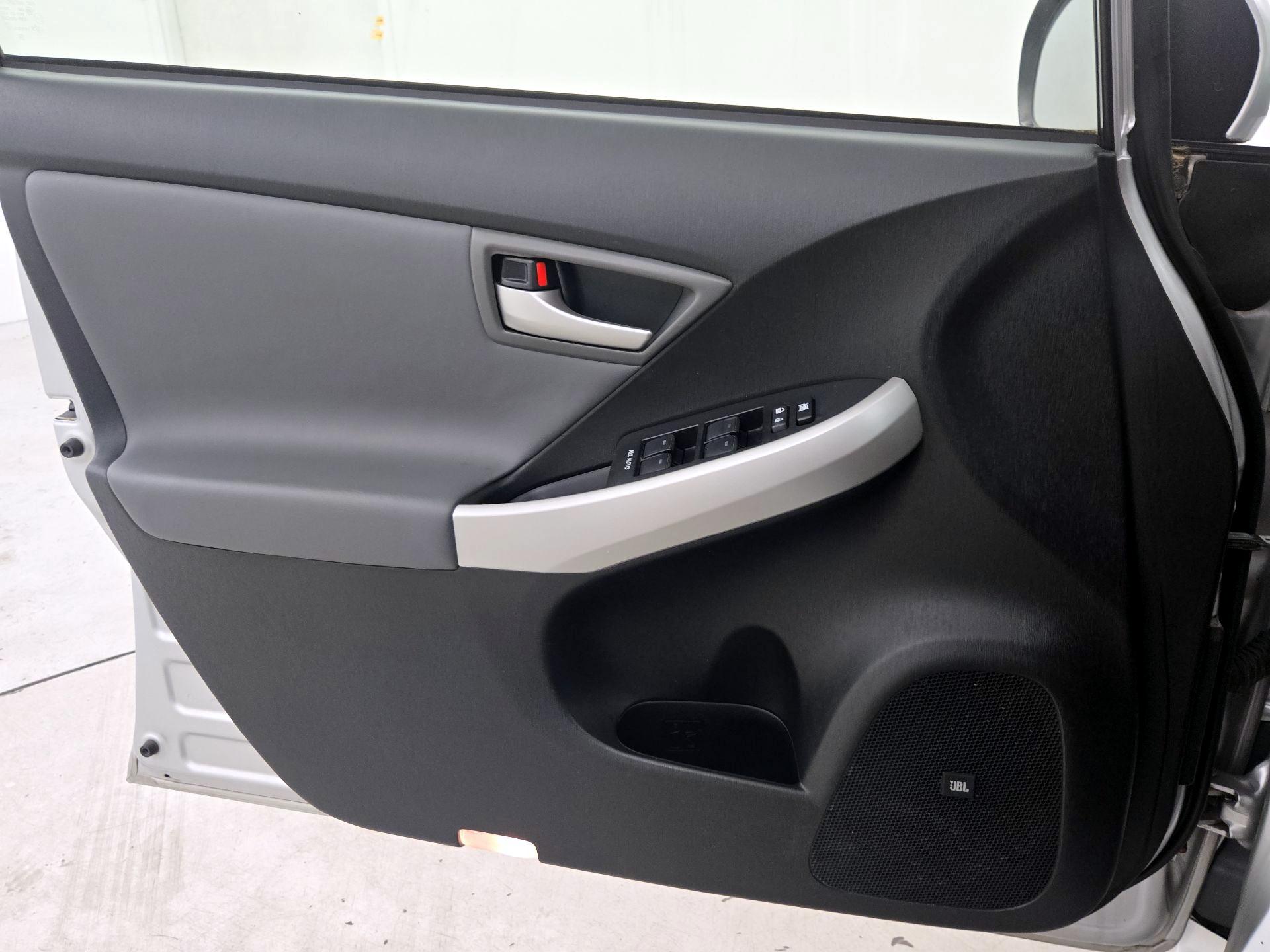 Thumbnail: 2013 Toyota Prius - 12