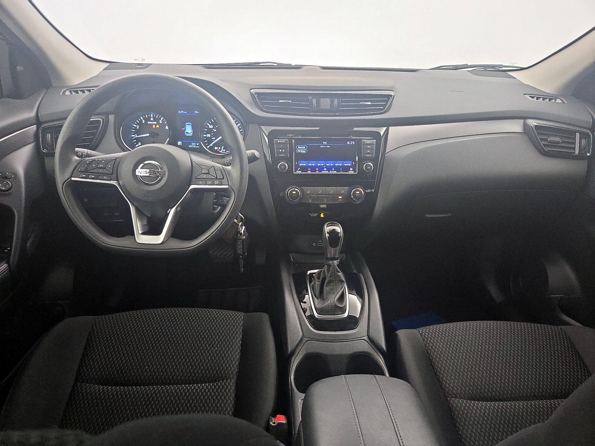 Thumbnail: 2021 Nissan Rogue Sport - 9