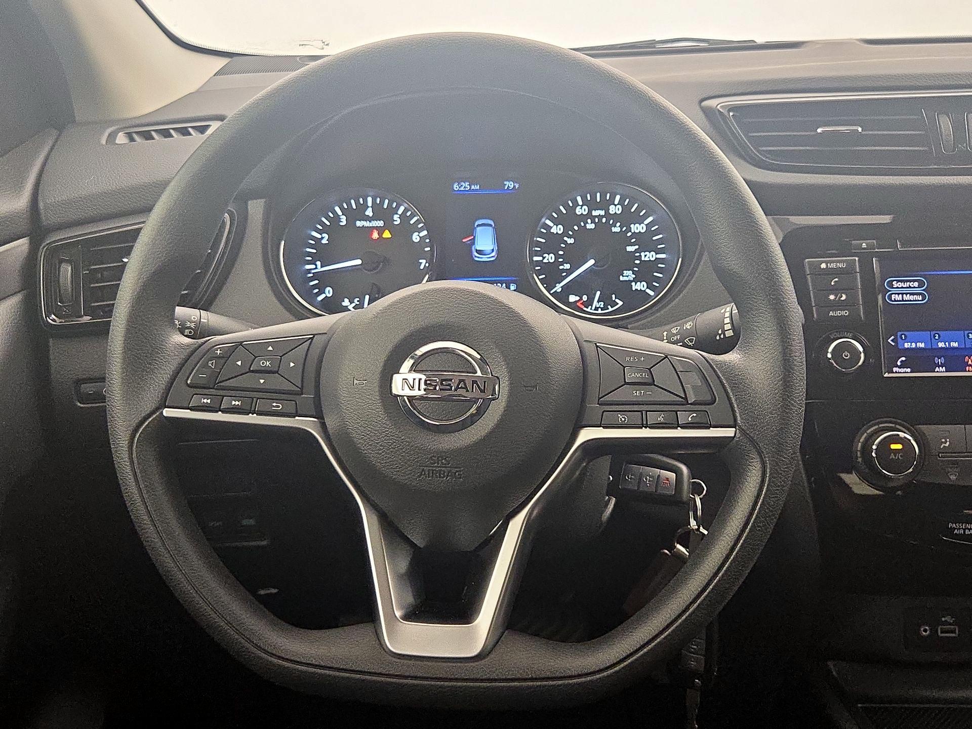 Thumbnail: 2021 Nissan Rogue Sport - 10