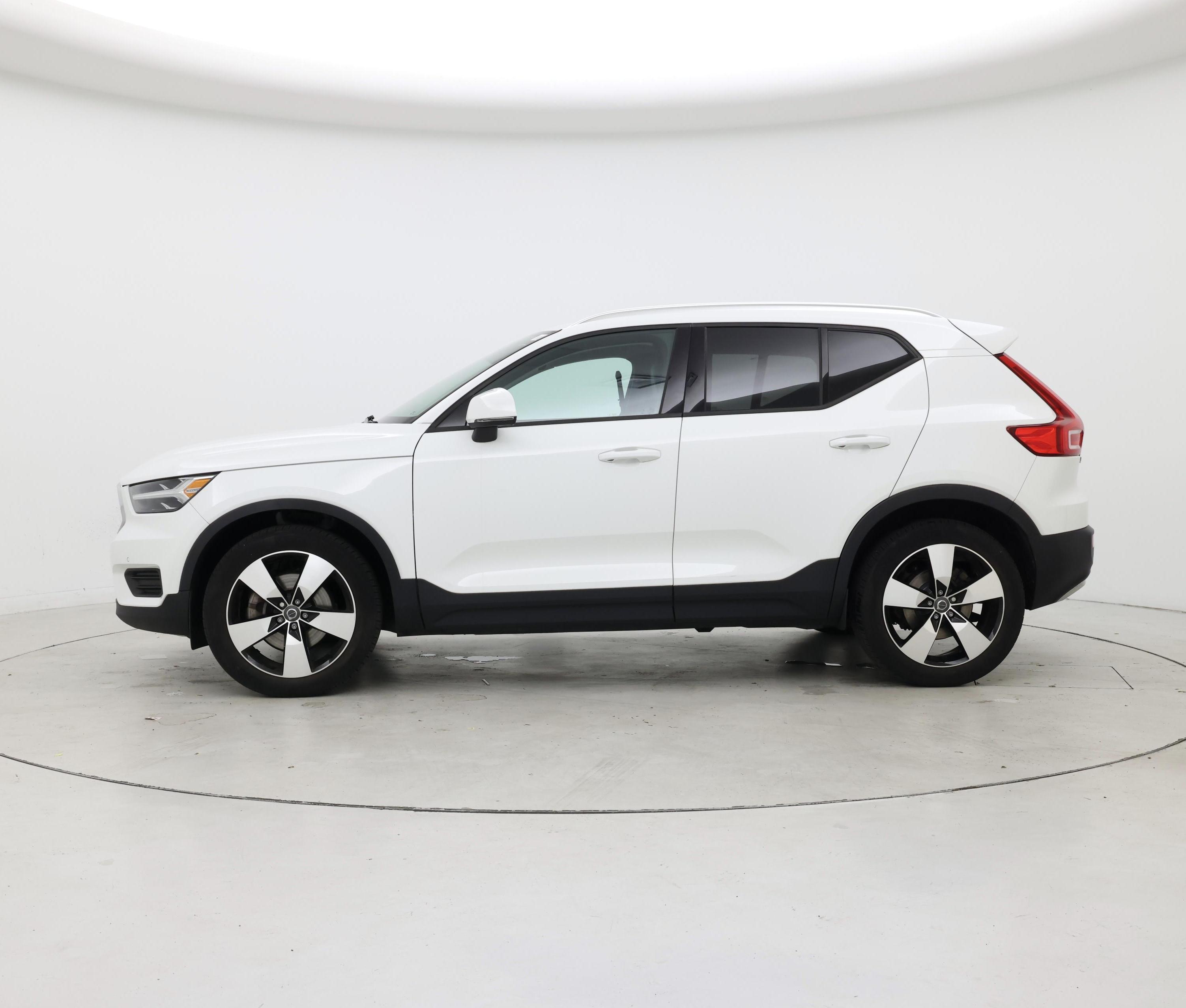 Thumbnail: 2020 Volvo XC40 - 3