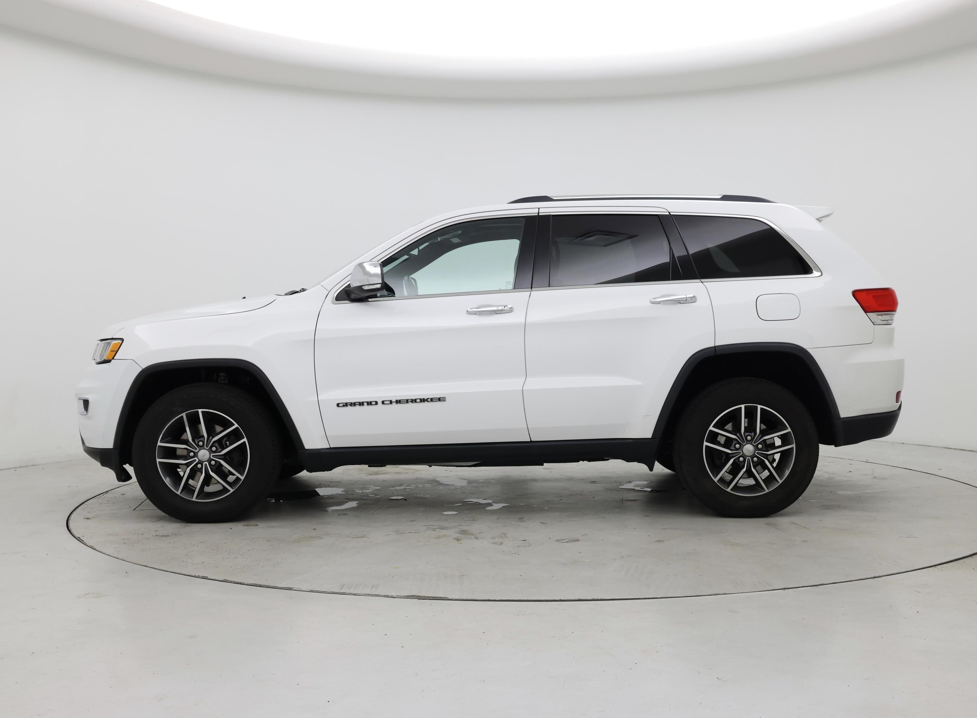 Thumbnail: 2017 Jeep Grand Cherokee - 3