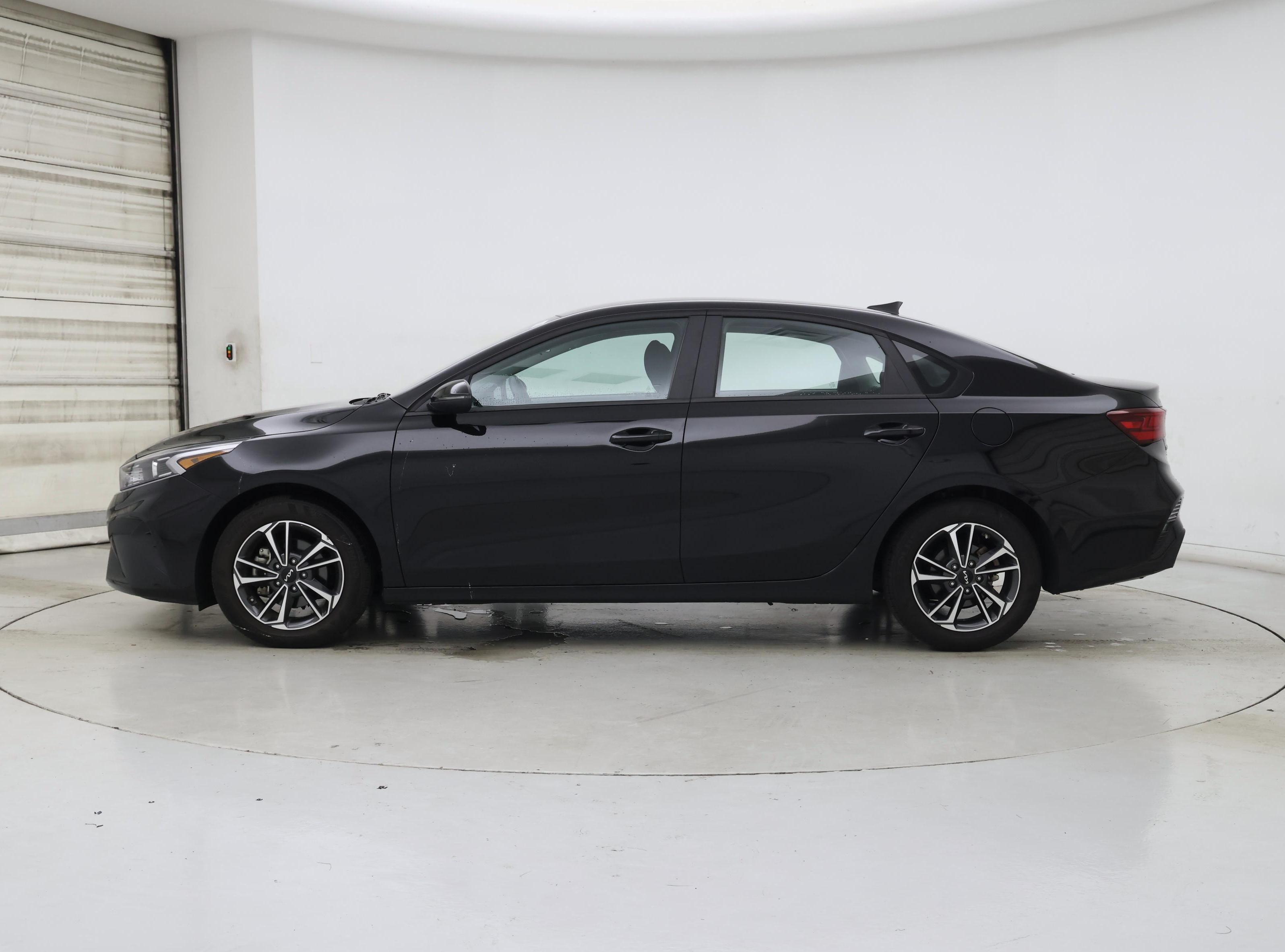 Thumbnail: 2023 Kia Forte - 3