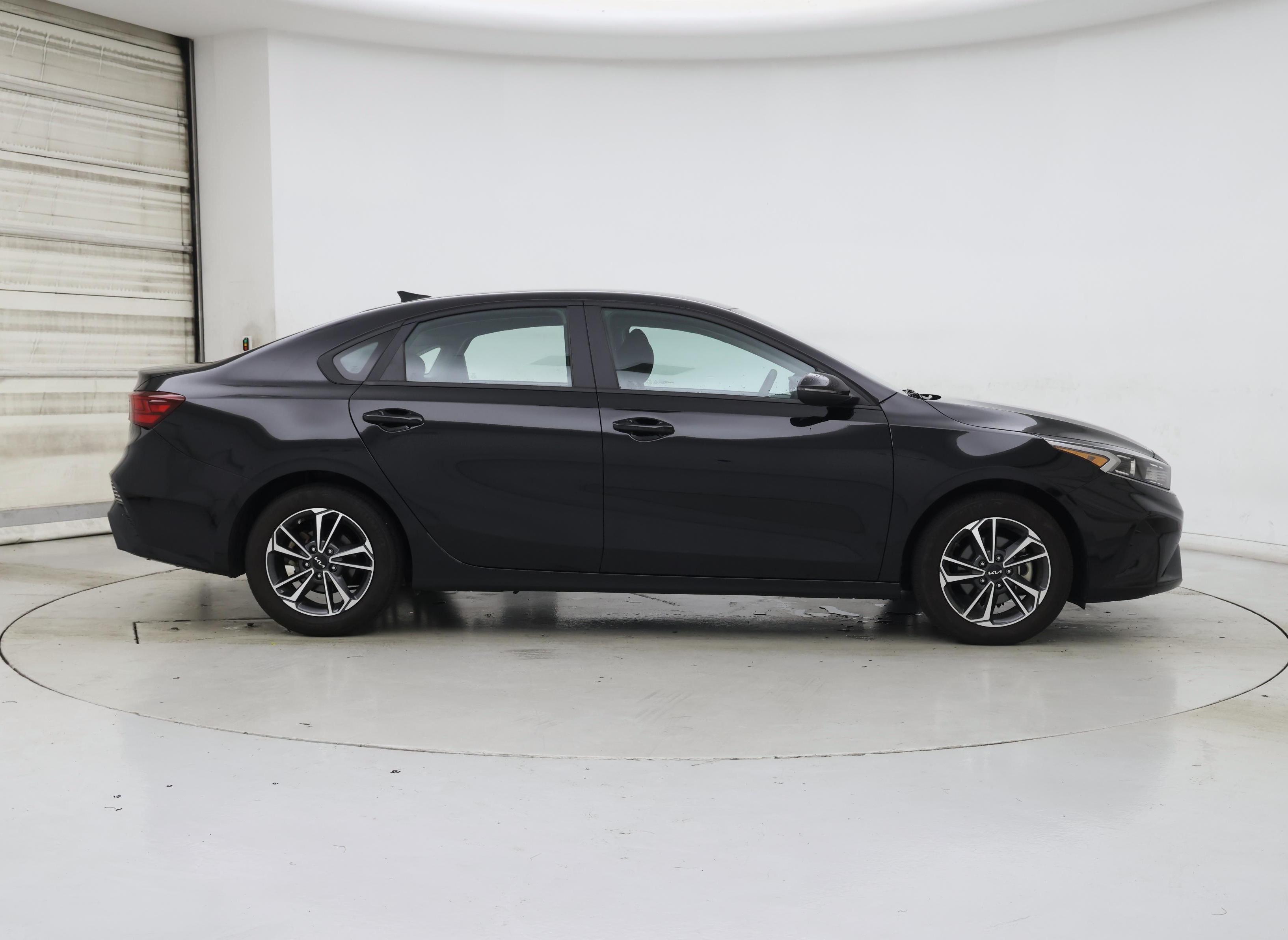 Thumbnail: 2023 Kia Forte - 7