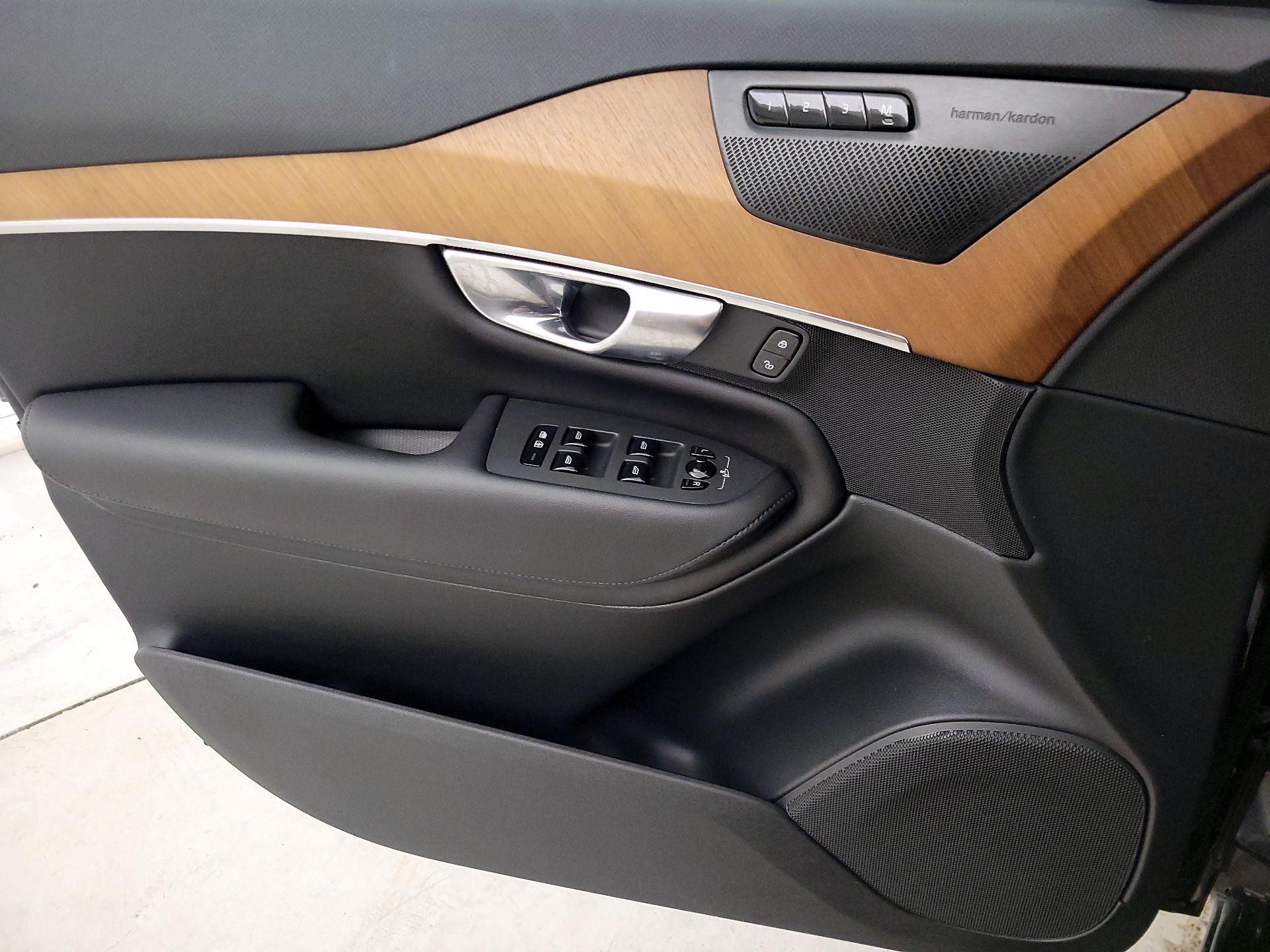Thumbnail: 2023 Volvo XC90 - 10
