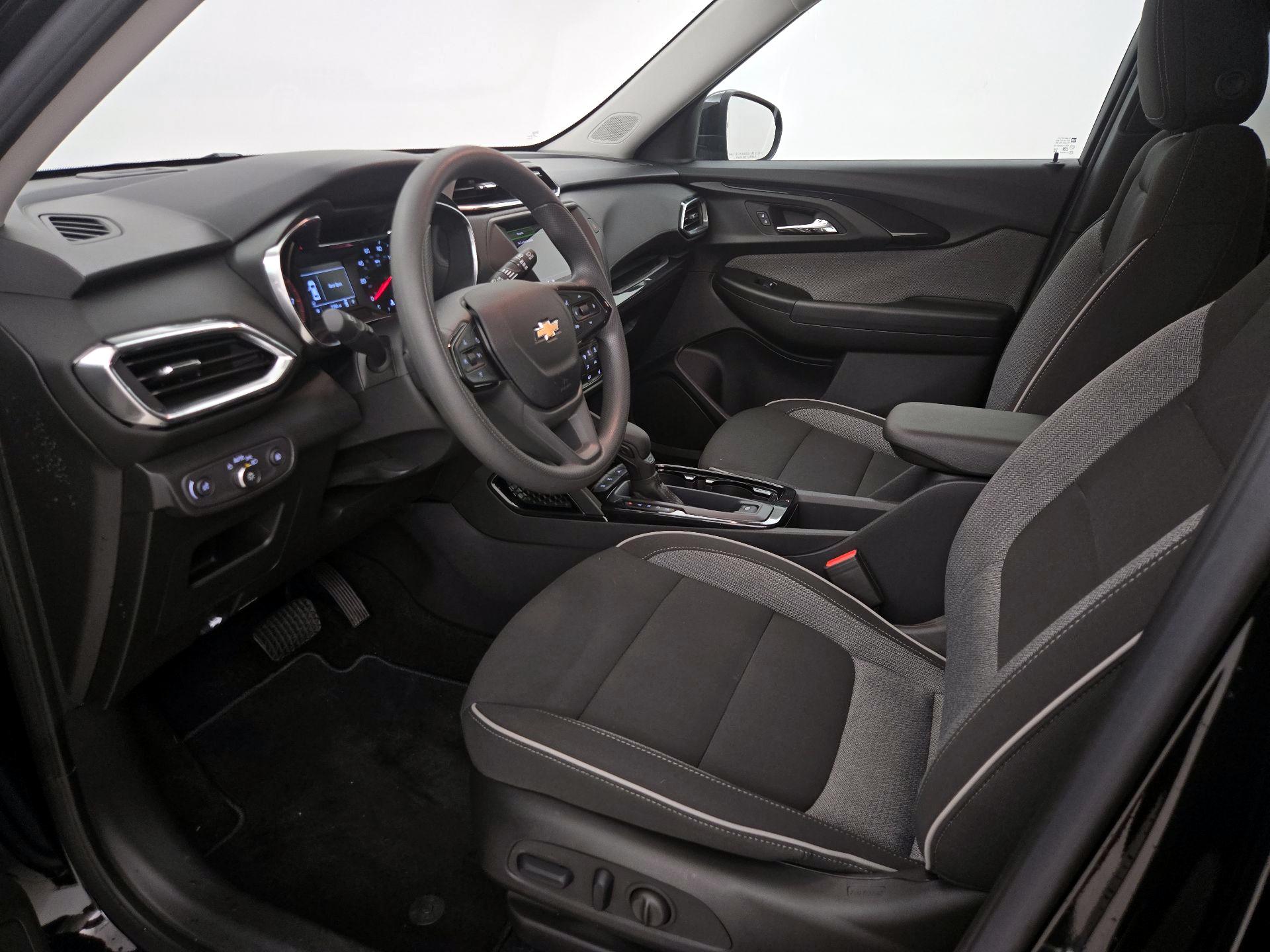 Thumbnail: 2023 Chevrolet TrailBlazer - 11