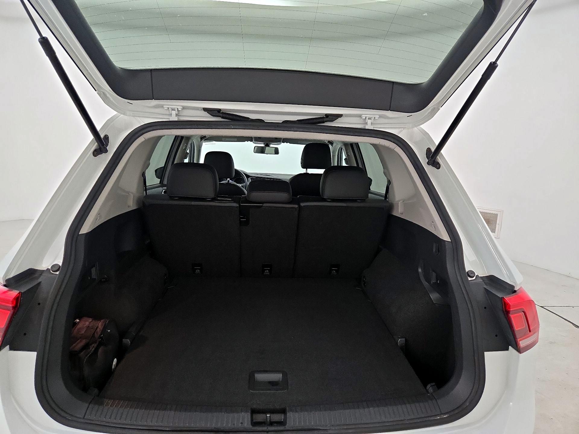 Thumbnail: 2018 Volkswagen Tiguan - 20