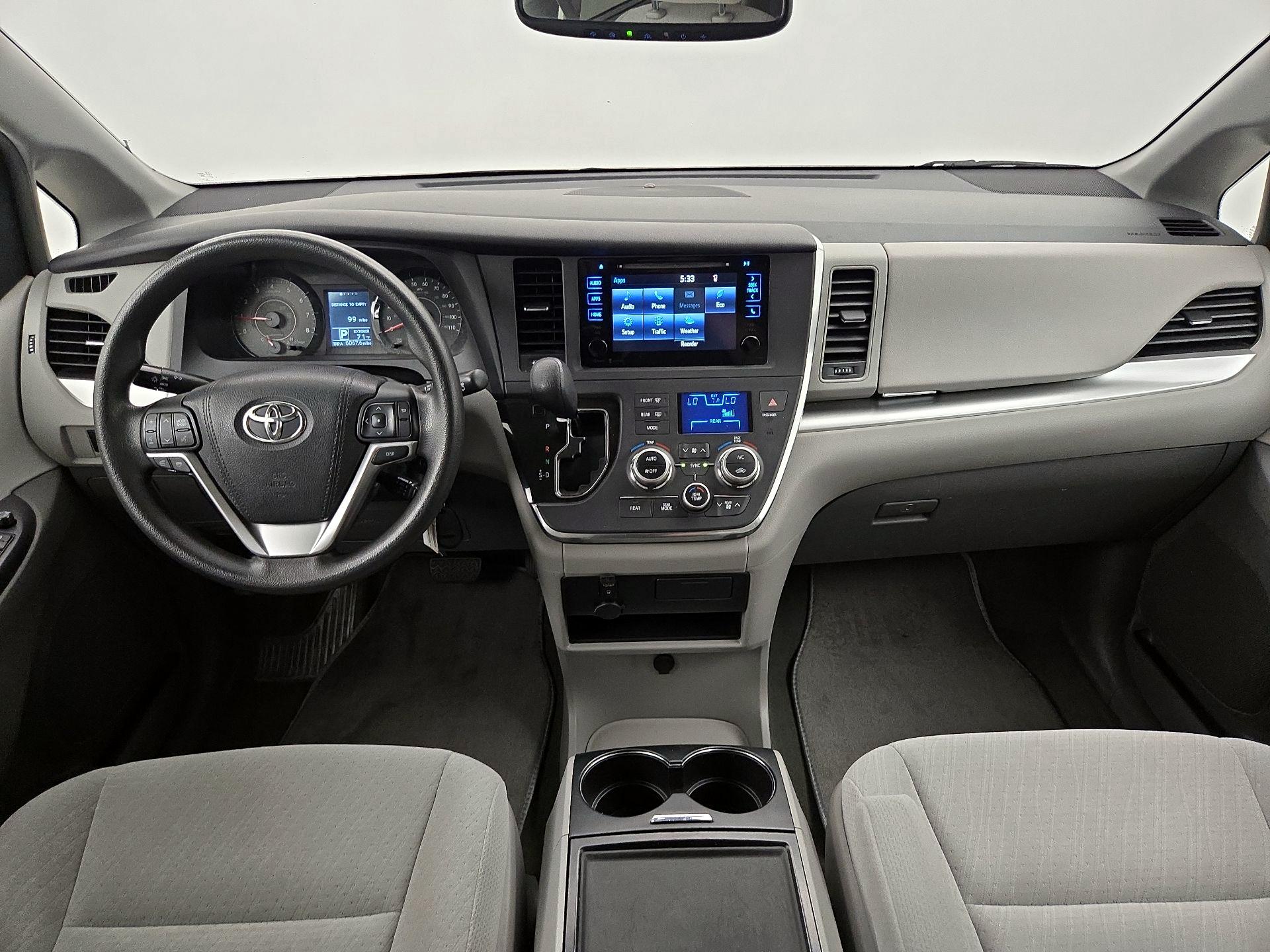Thumbnail: 2015 Toyota Sienna - 9
