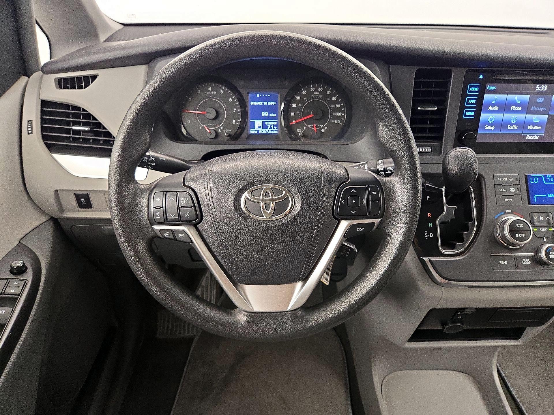 Thumbnail: 2015 Toyota Sienna - 10