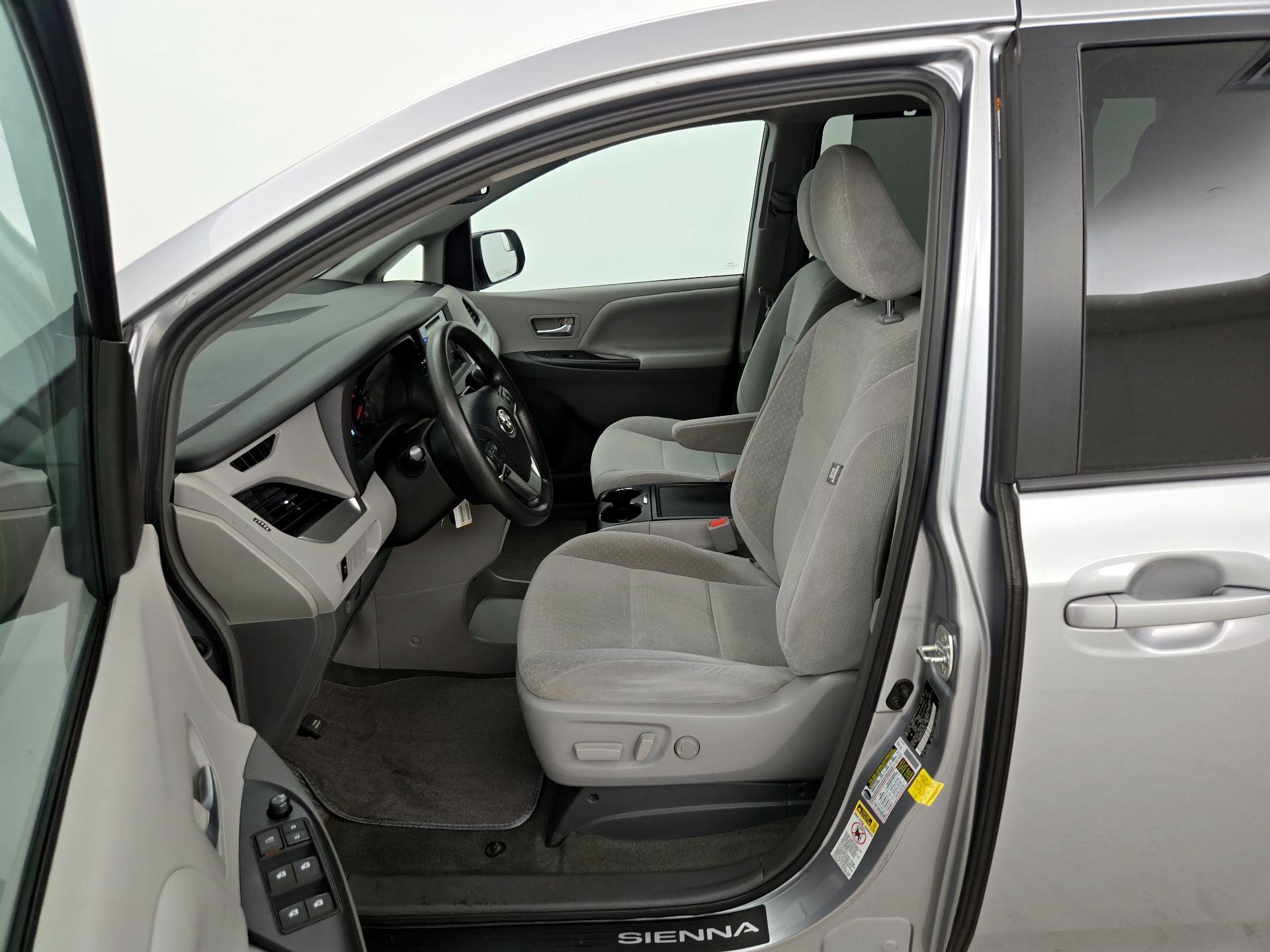 Thumbnail: 2015 Toyota Sienna - 11