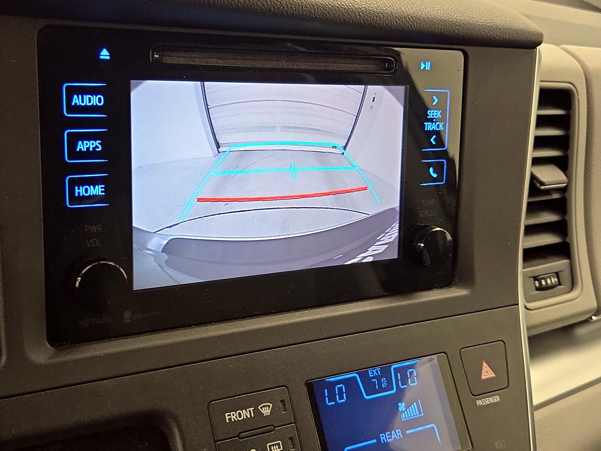Thumbnail: 2015 Toyota Sienna - 14